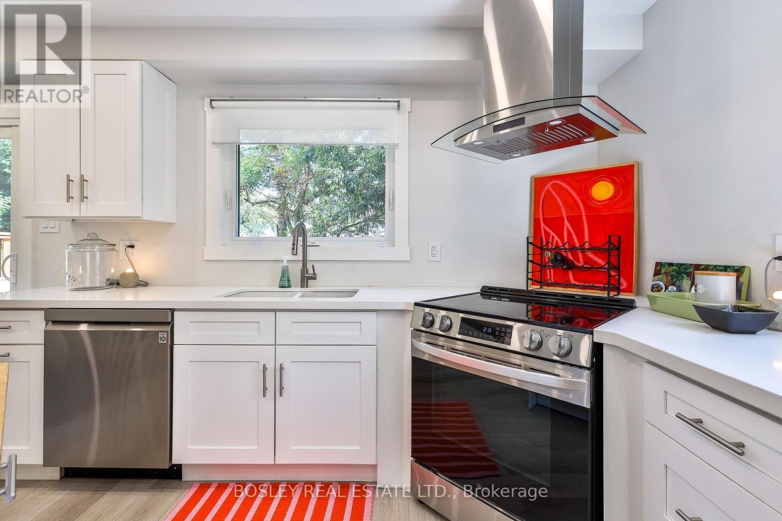 21 COURTLEIGH SQUARE - 10