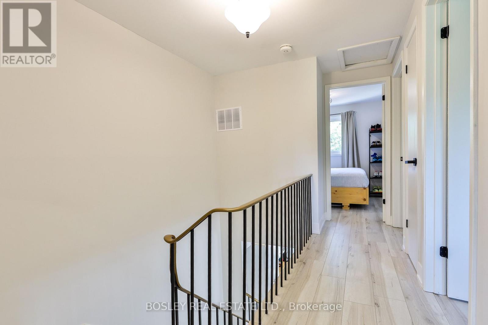 21 COURTLEIGH SQUARE - 16