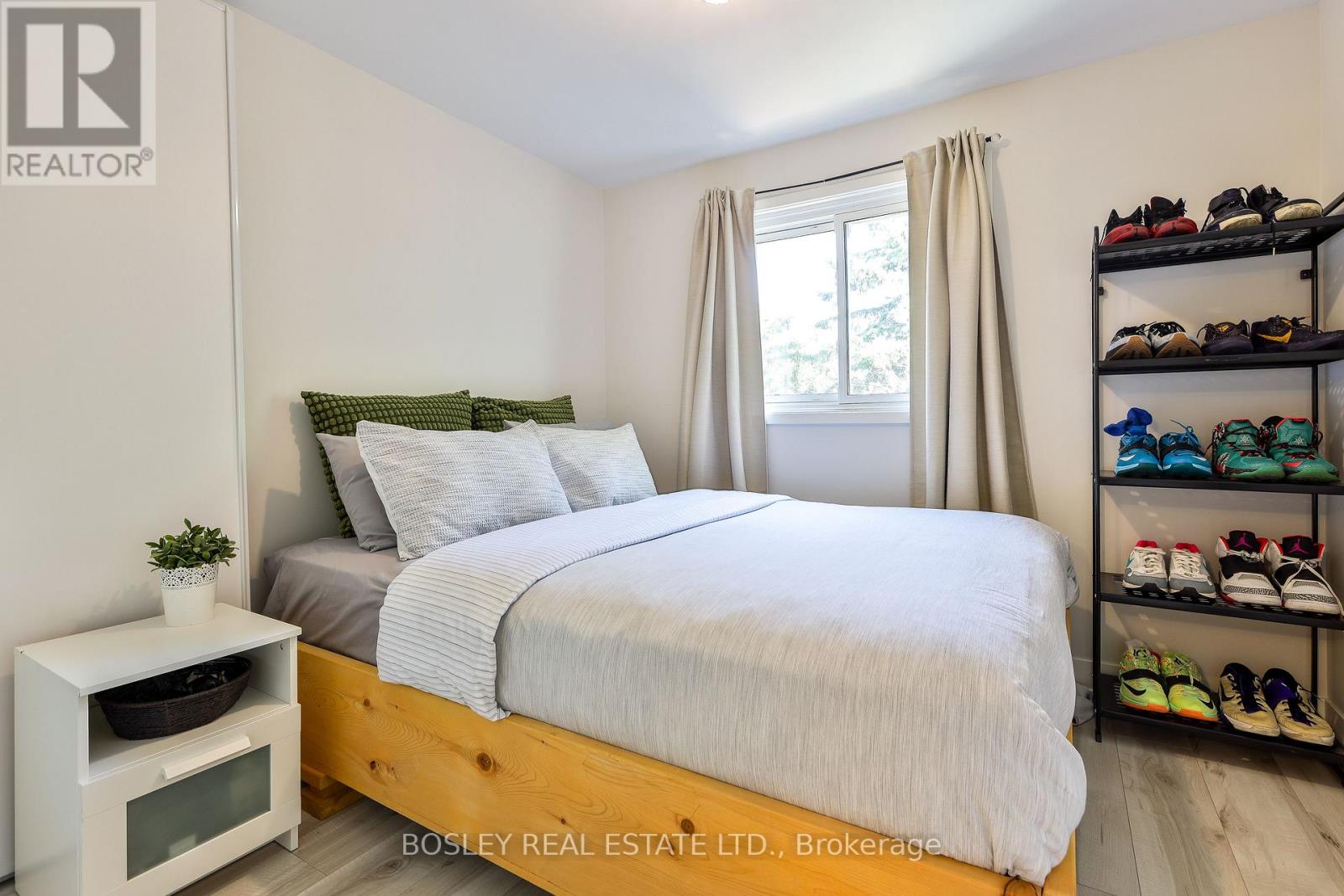 21 COURTLEIGH SQUARE - 21