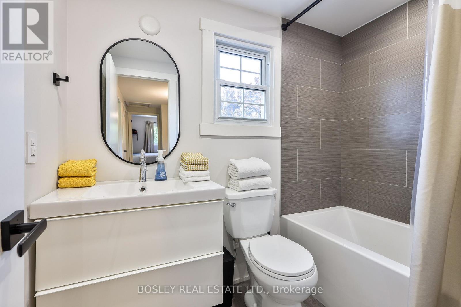 21 COURTLEIGH SQUARE - 23