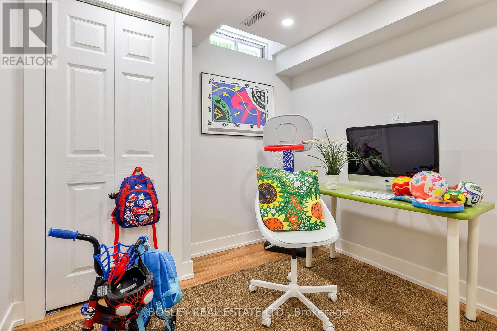 21 COURTLEIGH SQUARE - 29