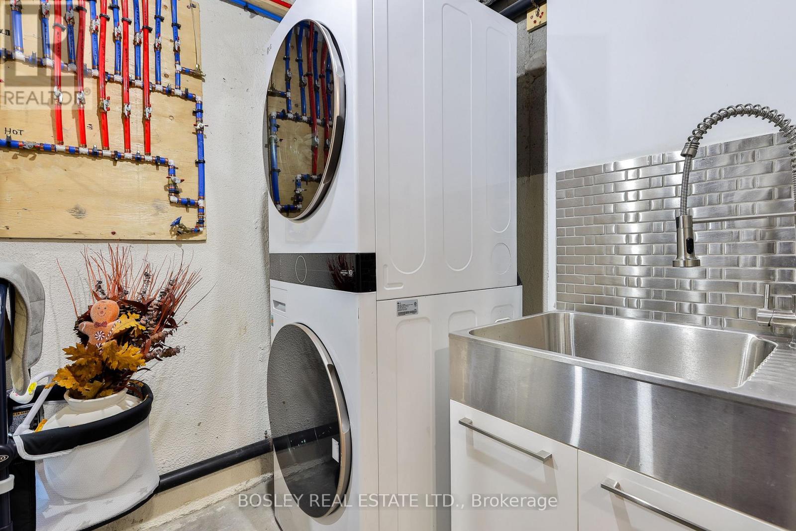 21 COURTLEIGH SQUARE - 31