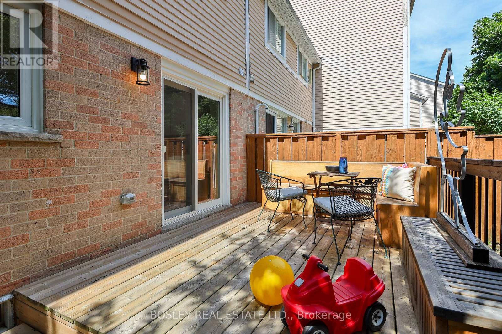 21 COURTLEIGH SQUARE - 32