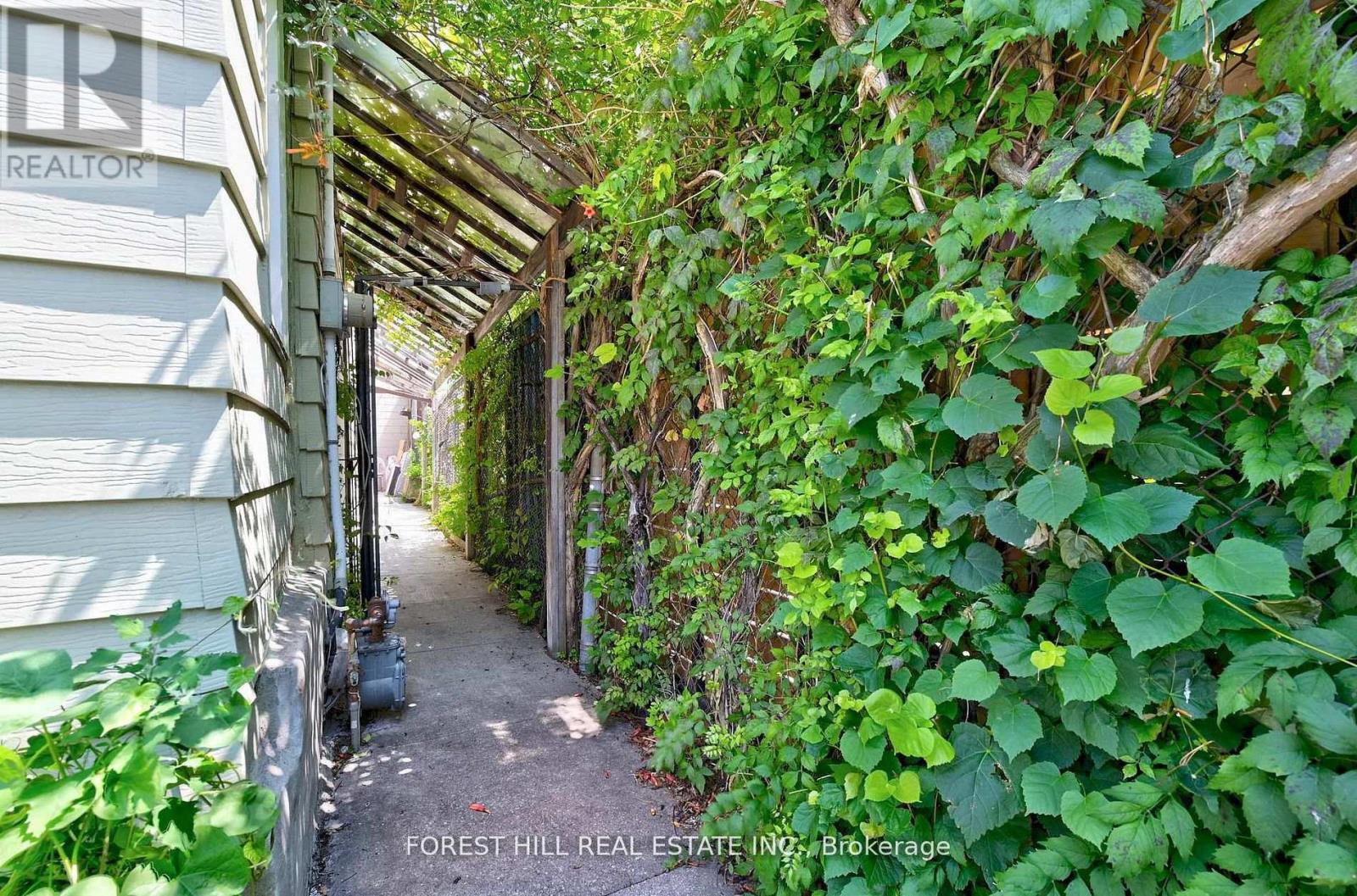 325 WESTMORELAND AVENUE N - 19