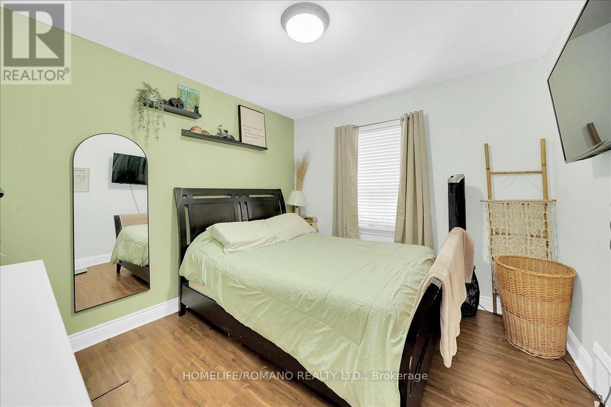 5 CUFFLEY CRESCENT S - 16