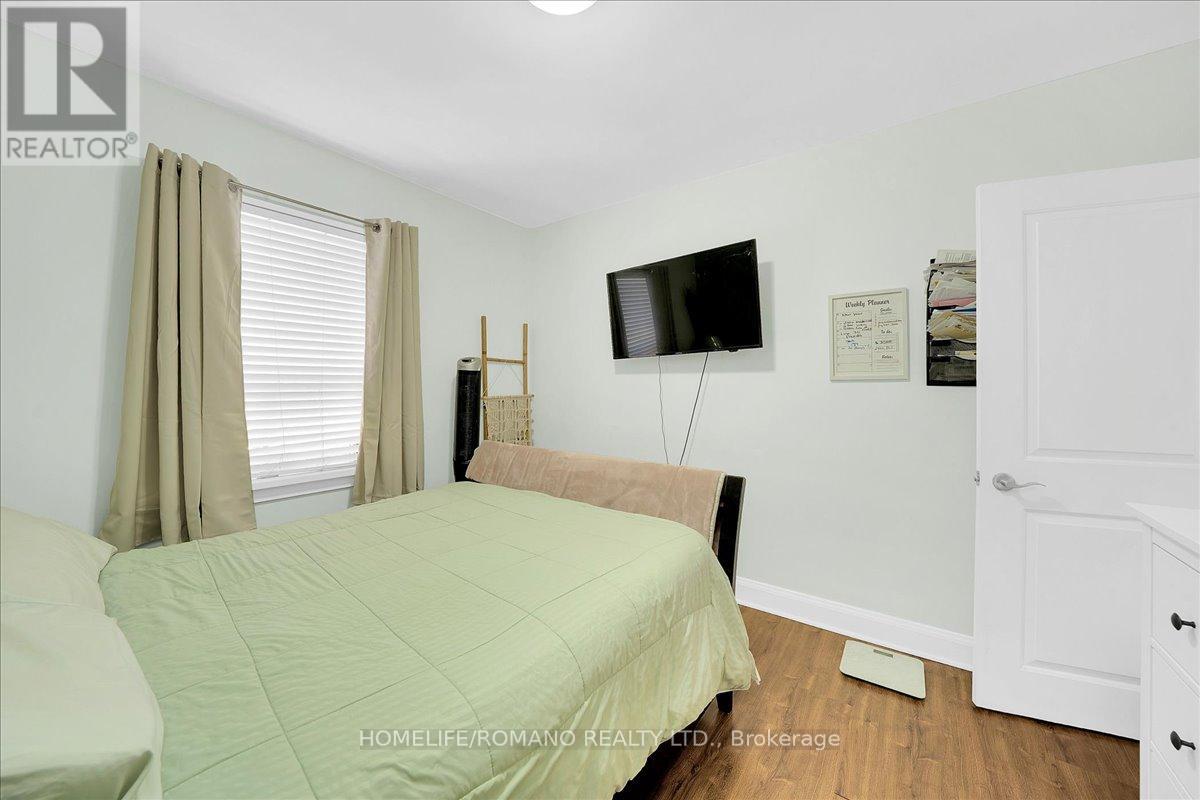 5 CUFFLEY CRESCENT S - 17