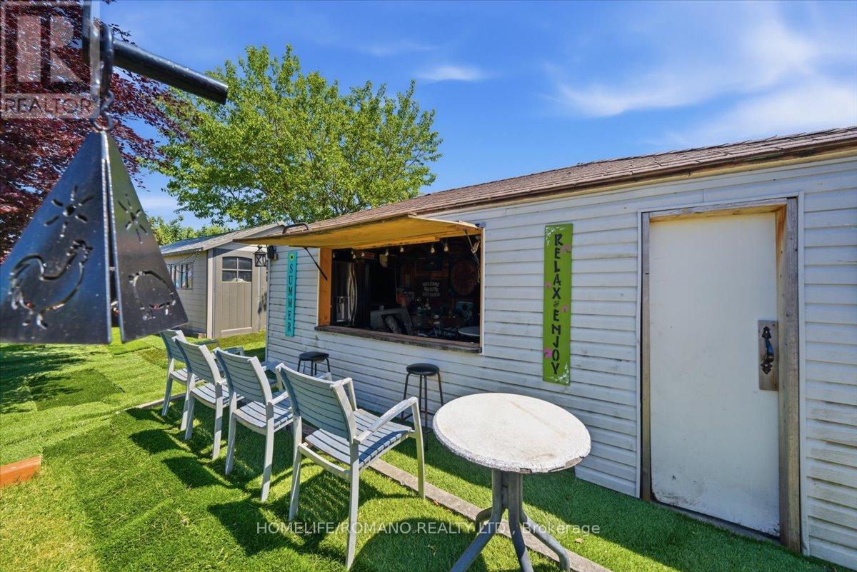 5 CUFFLEY CRESCENT S - 40