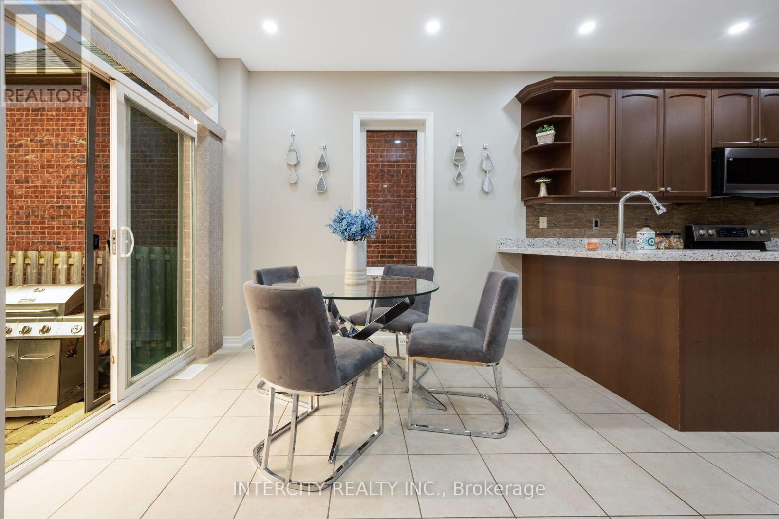 162 HOLMES CRESCENT - Image 18