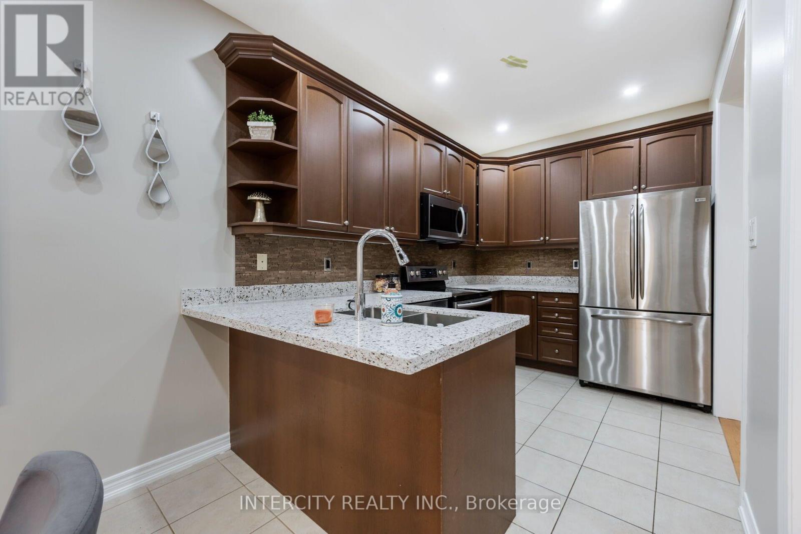 162 HOLMES CRESCENT - Image 19