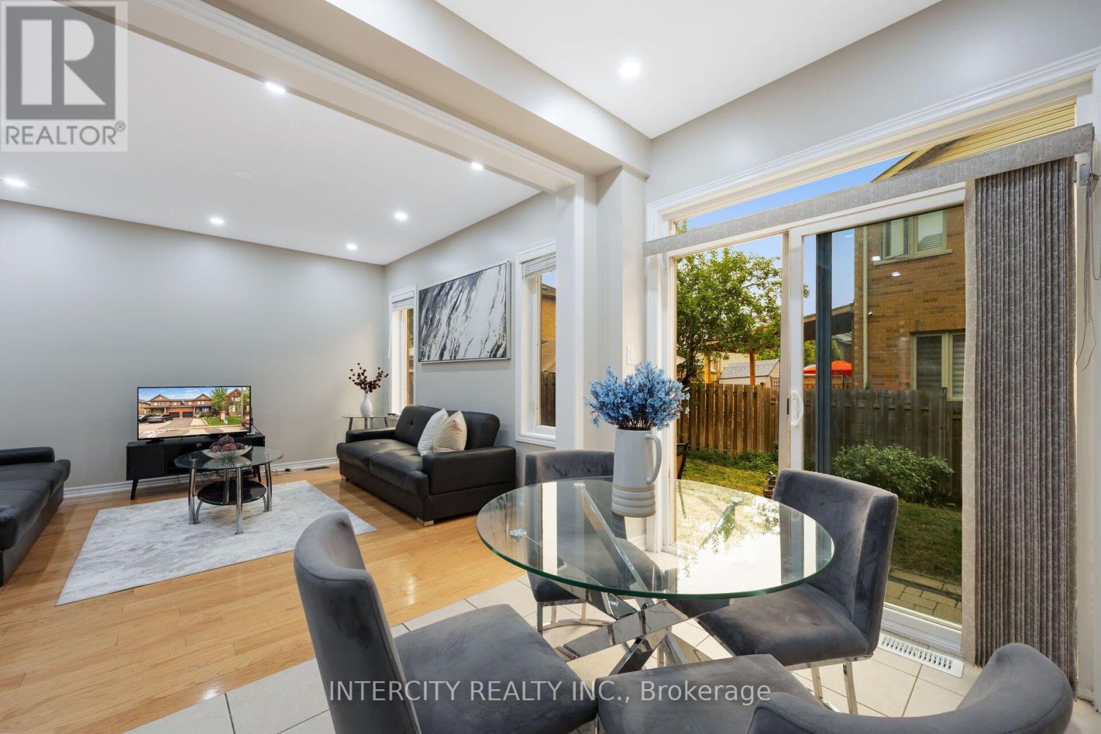 162 HOLMES CRESCENT - Image 22
