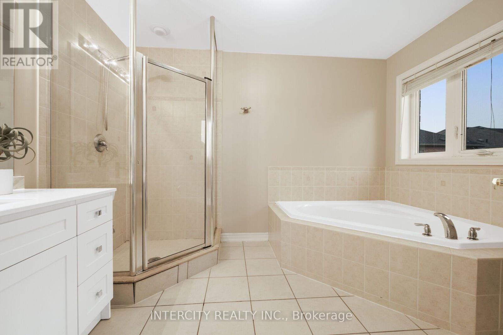 162 HOLMES CRESCENT - Image 30