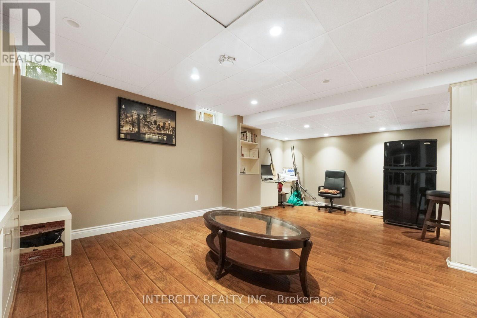 162 HOLMES CRESCENT - Image 40