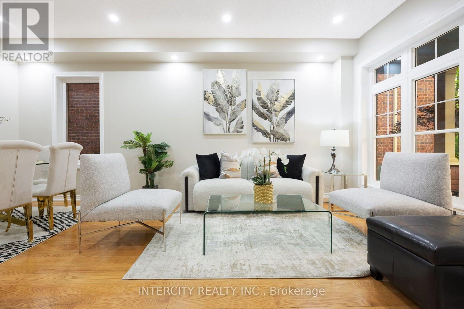 162 HOLMES CRESCENT - Image 9
