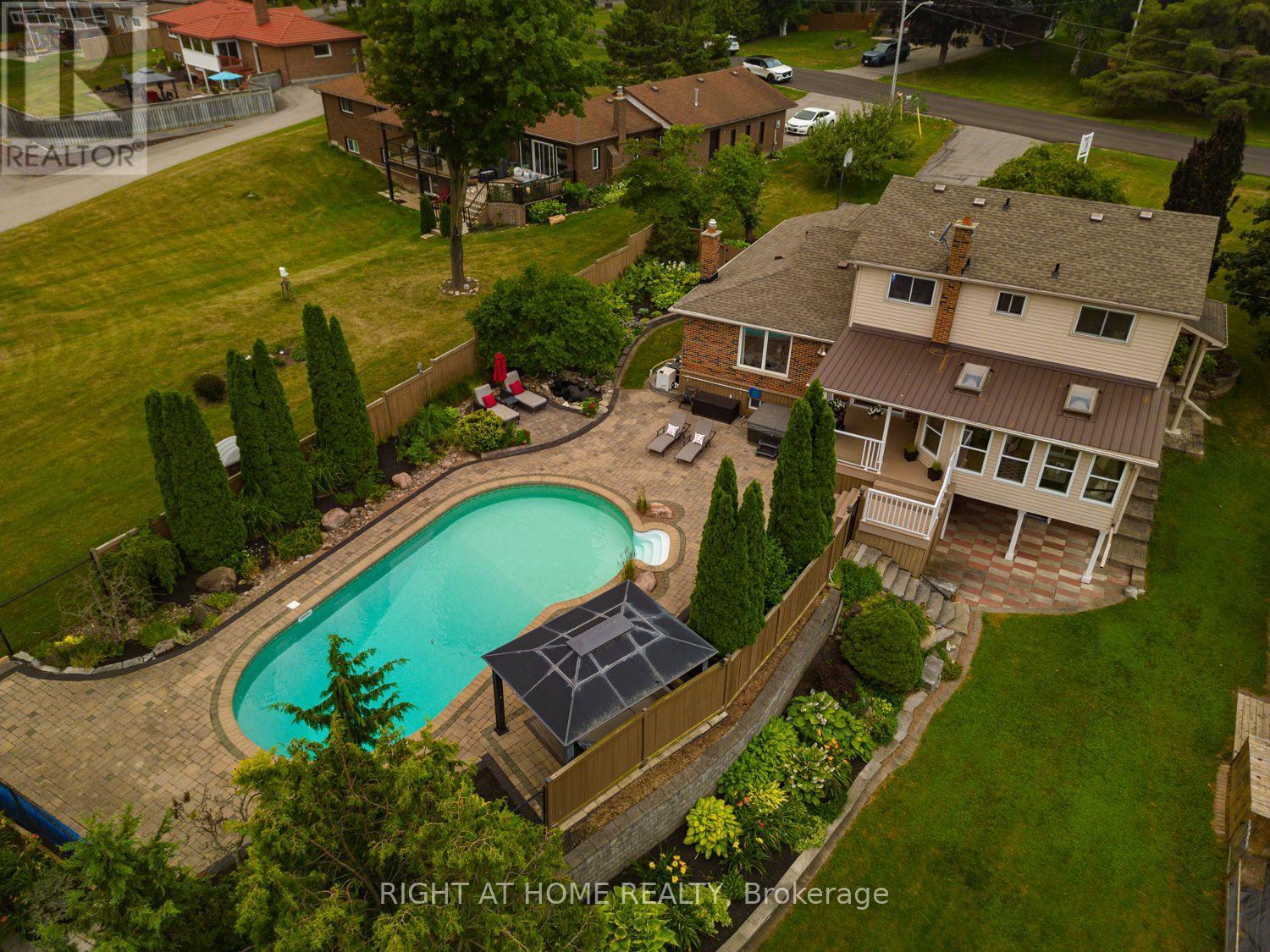 63 ROBINGLADE AVENUE - Image 31