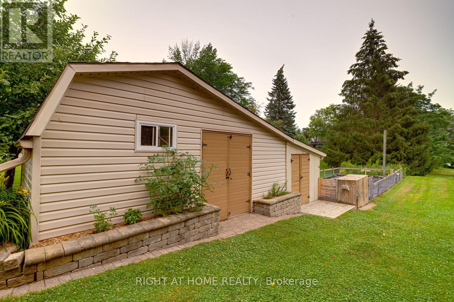 63 ROBINGLADE AVENUE - Image 35