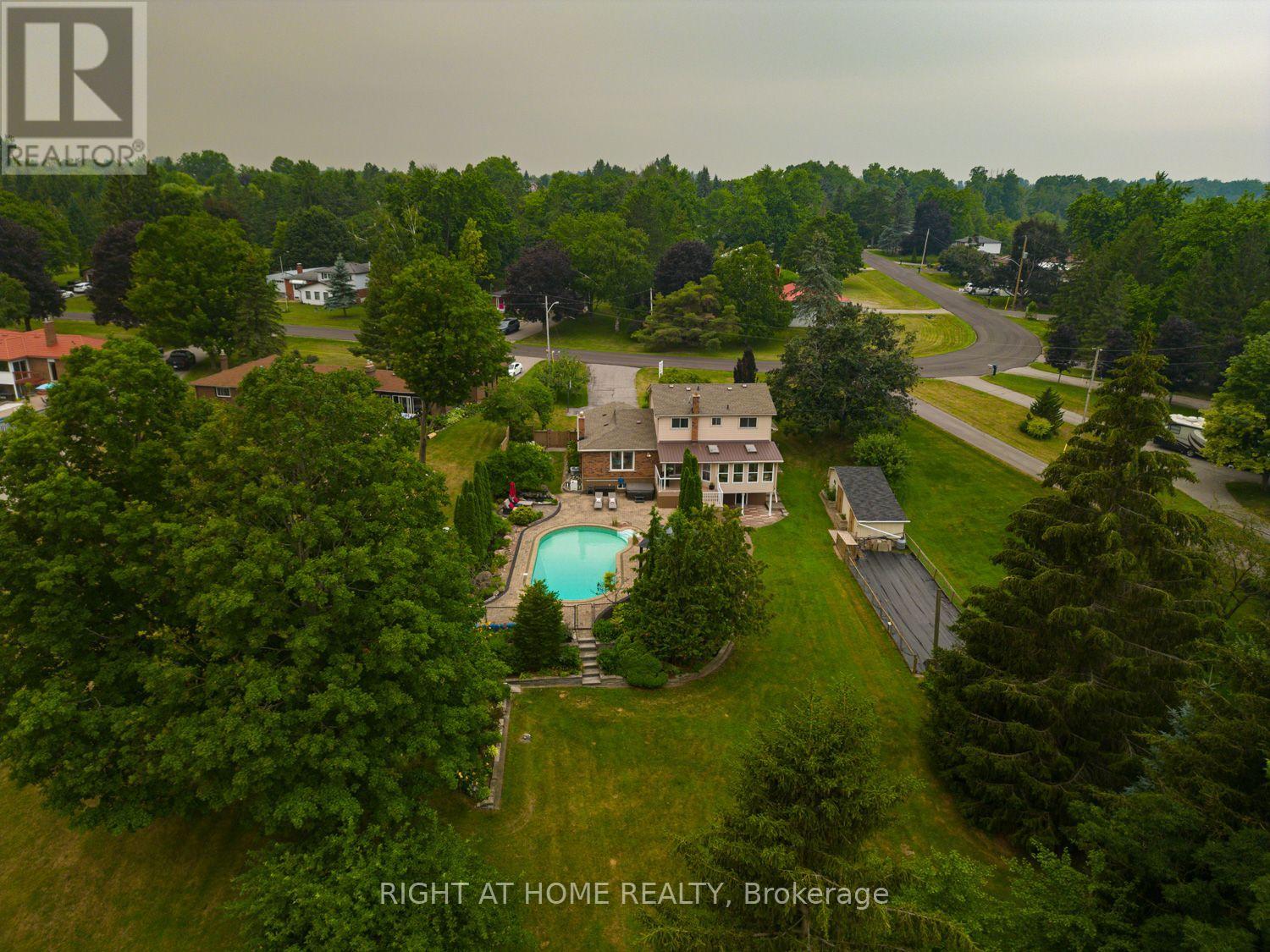 63 ROBINGLADE AVENUE - 39
