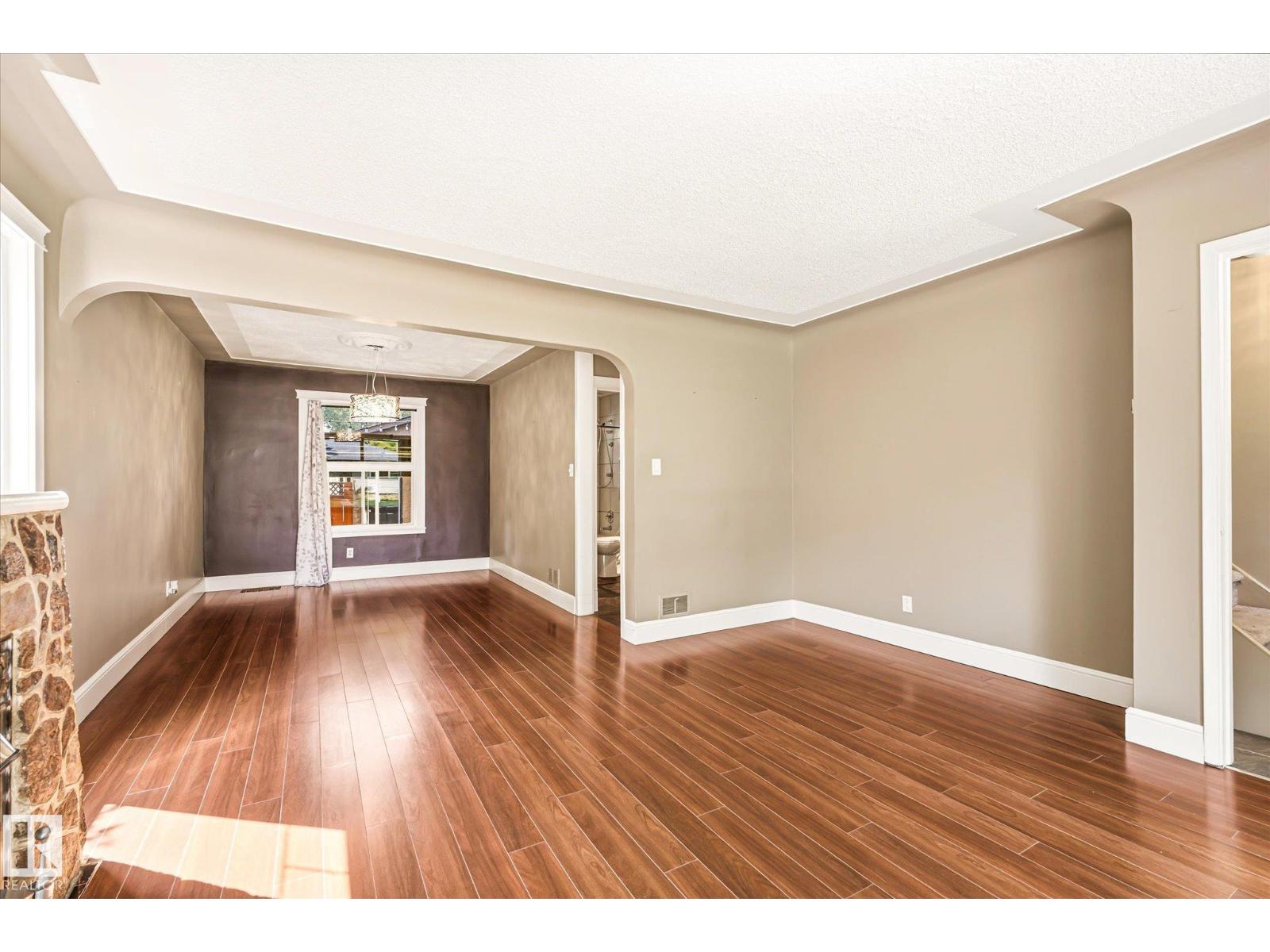 11322 56 ST NW - 8