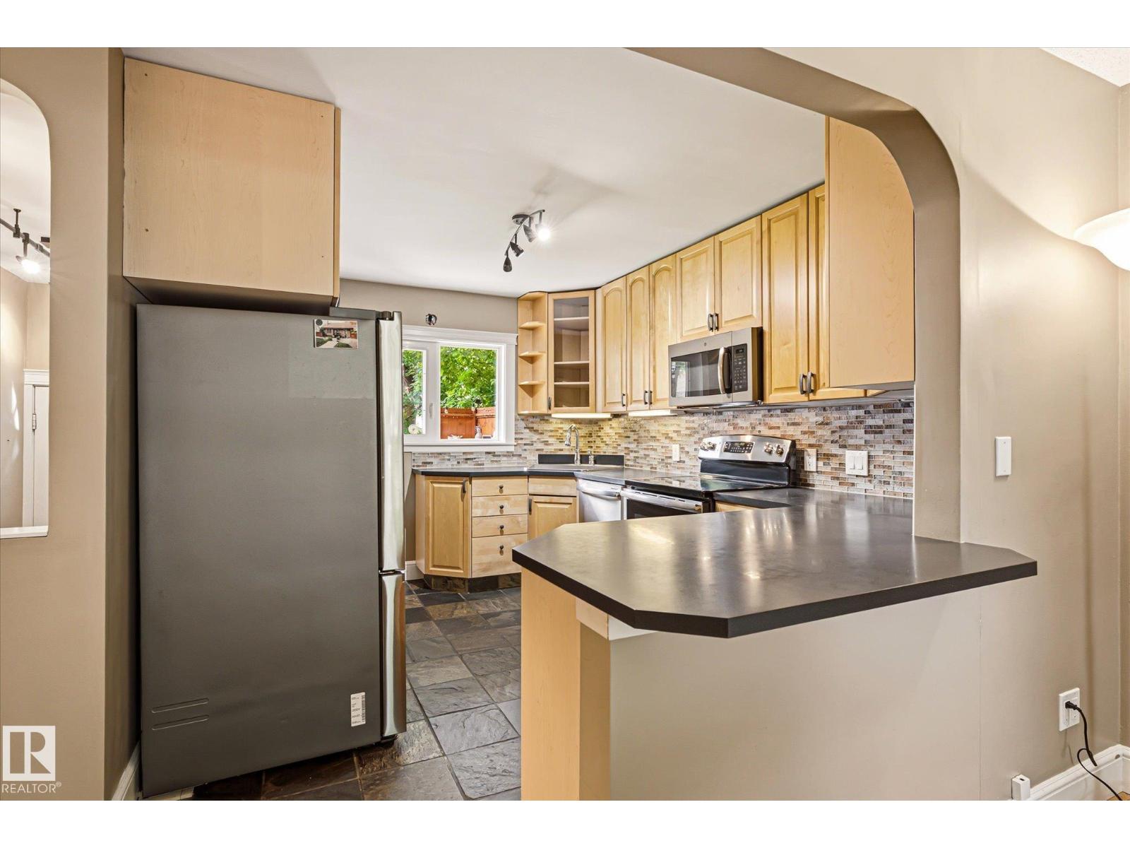 11322 56 ST NW - 11