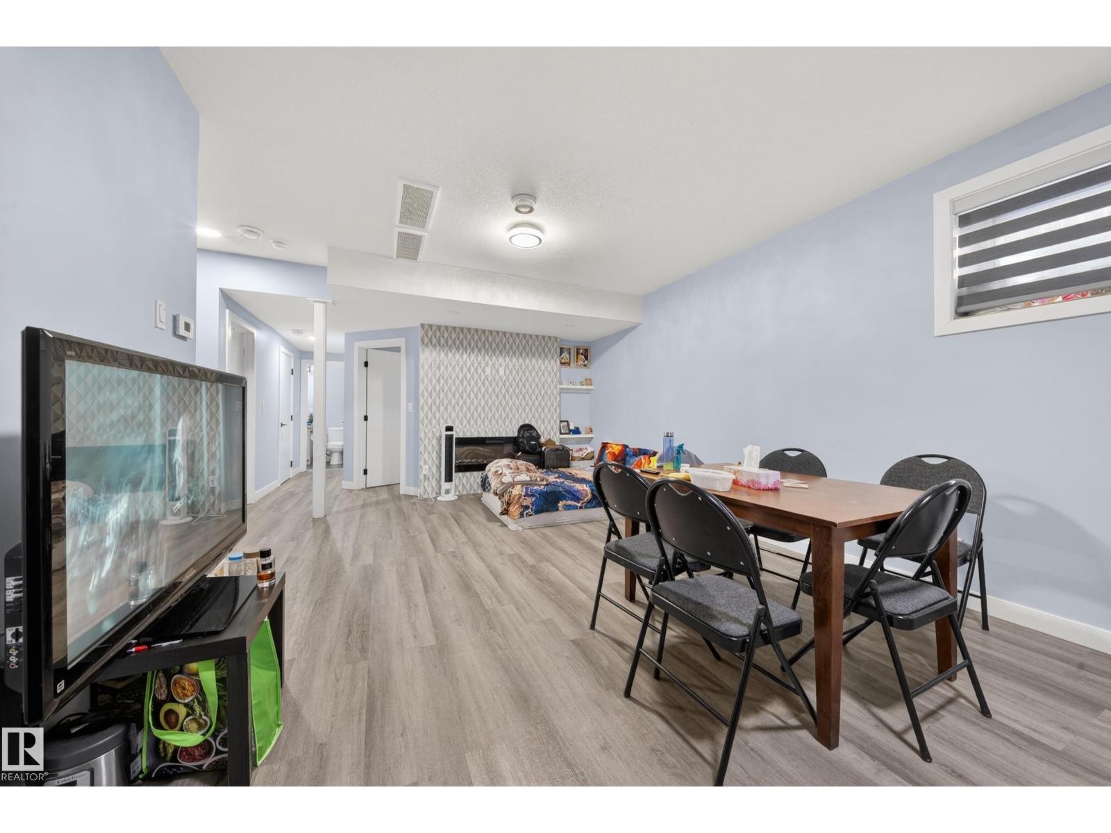 1927 18 ST NW - 44