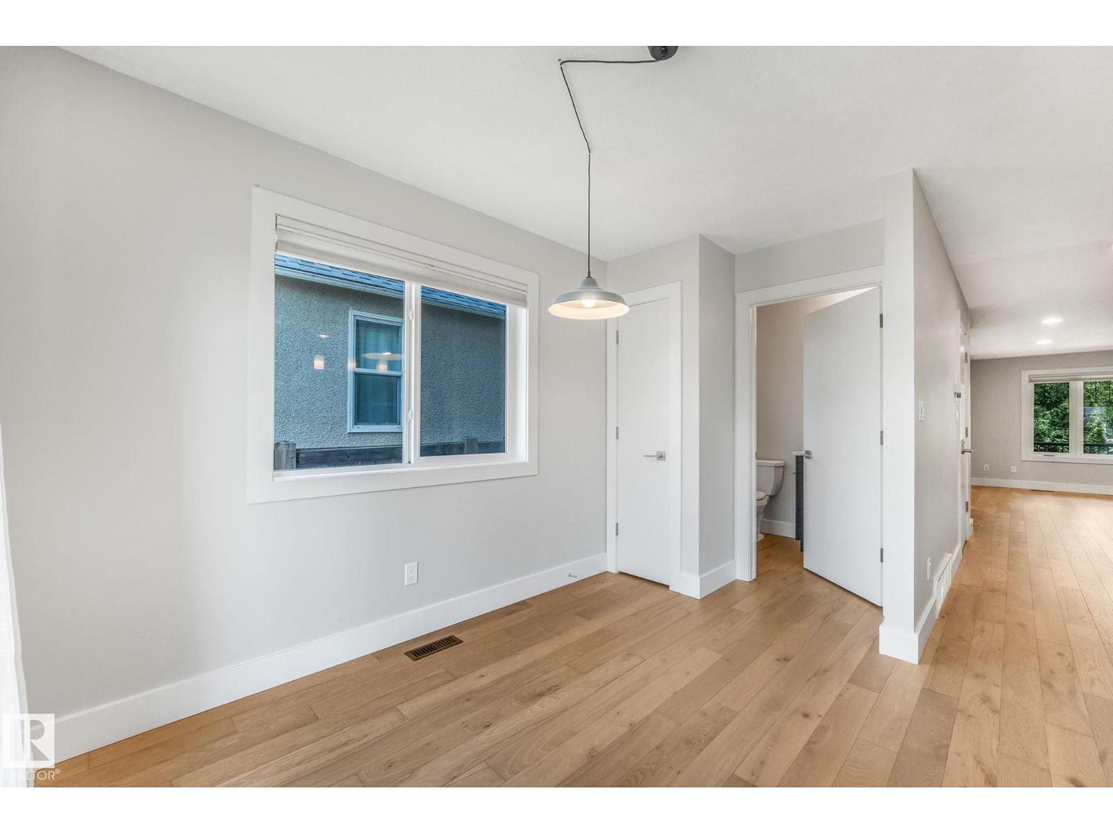 10433 70 AV NW - 15