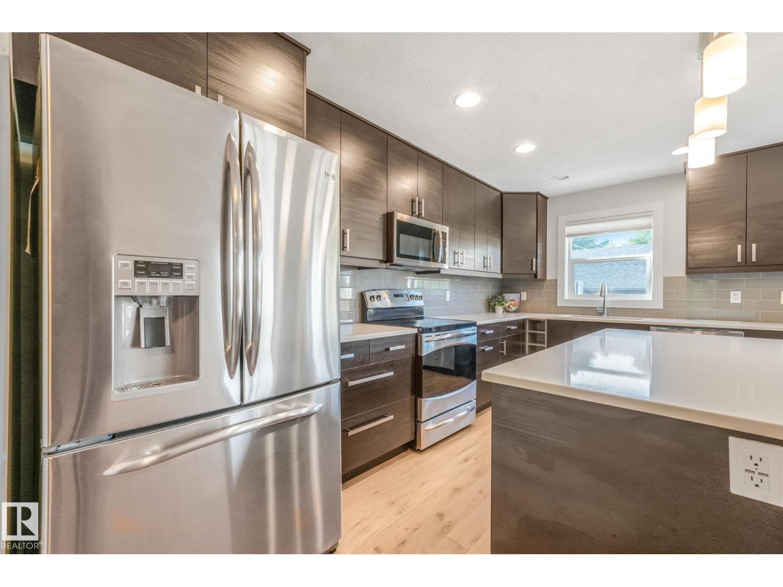 10433 70 AV NW - 8