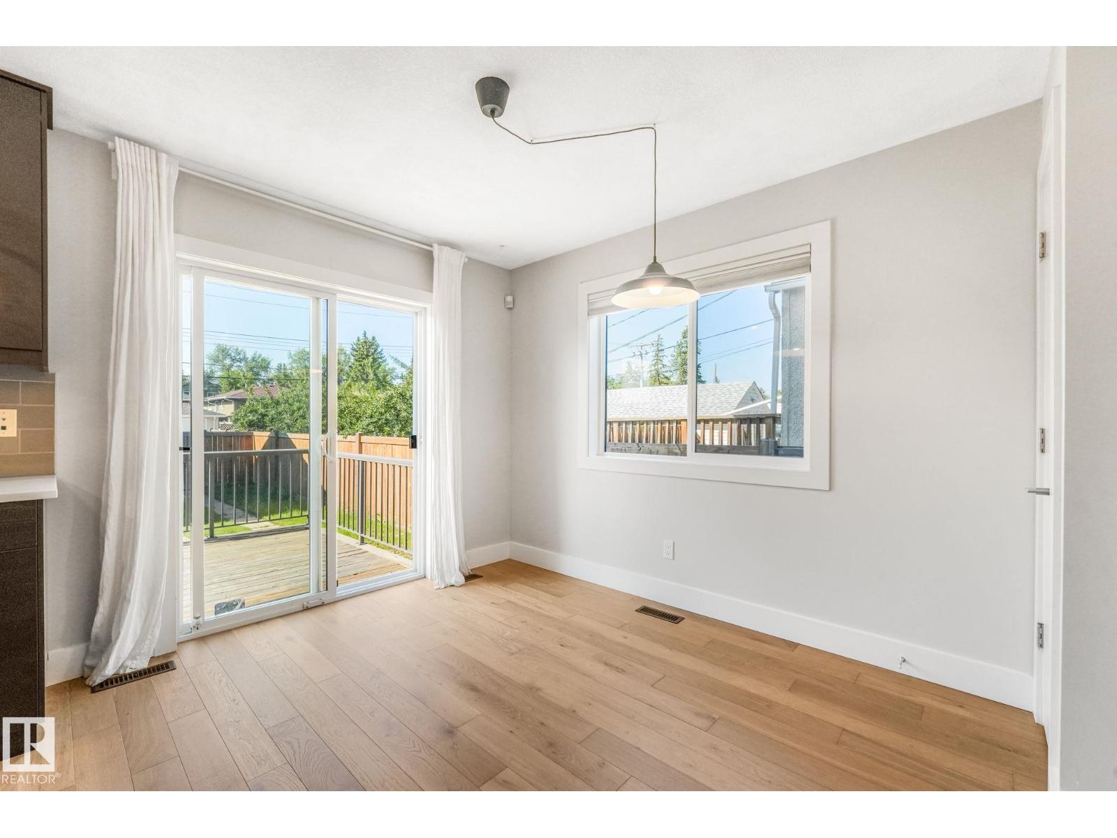 10433 70 AV NW - 14