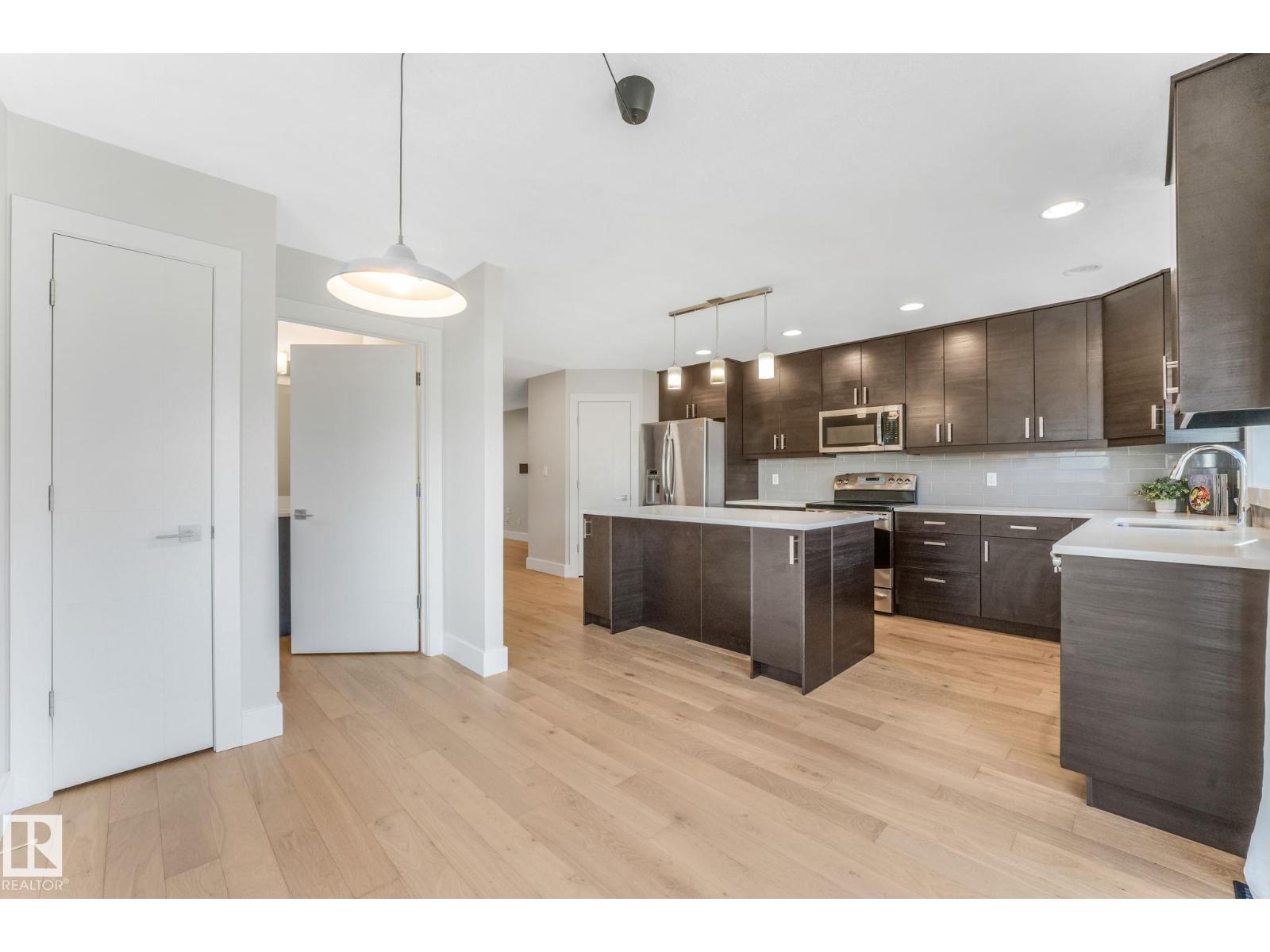 10433 70 AV NW - 17