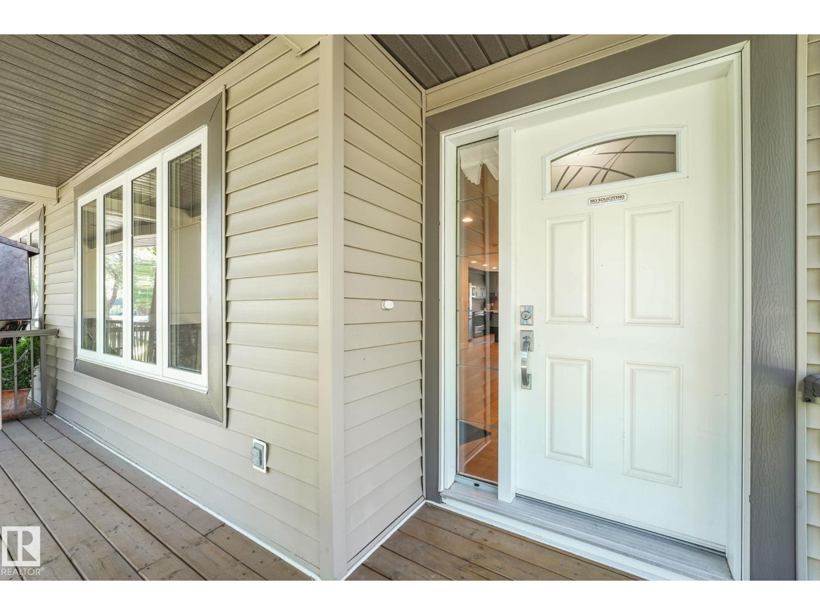 10433 70 AV NW - 4