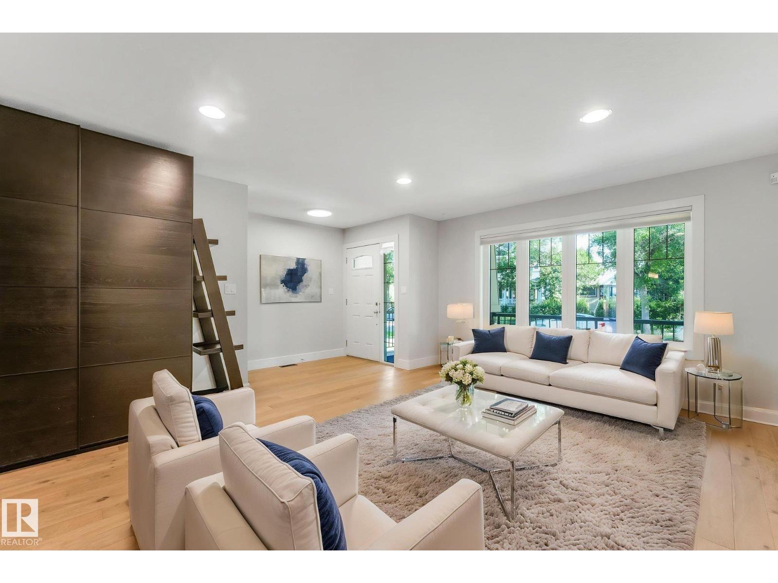 10433 70 AV NW - 5