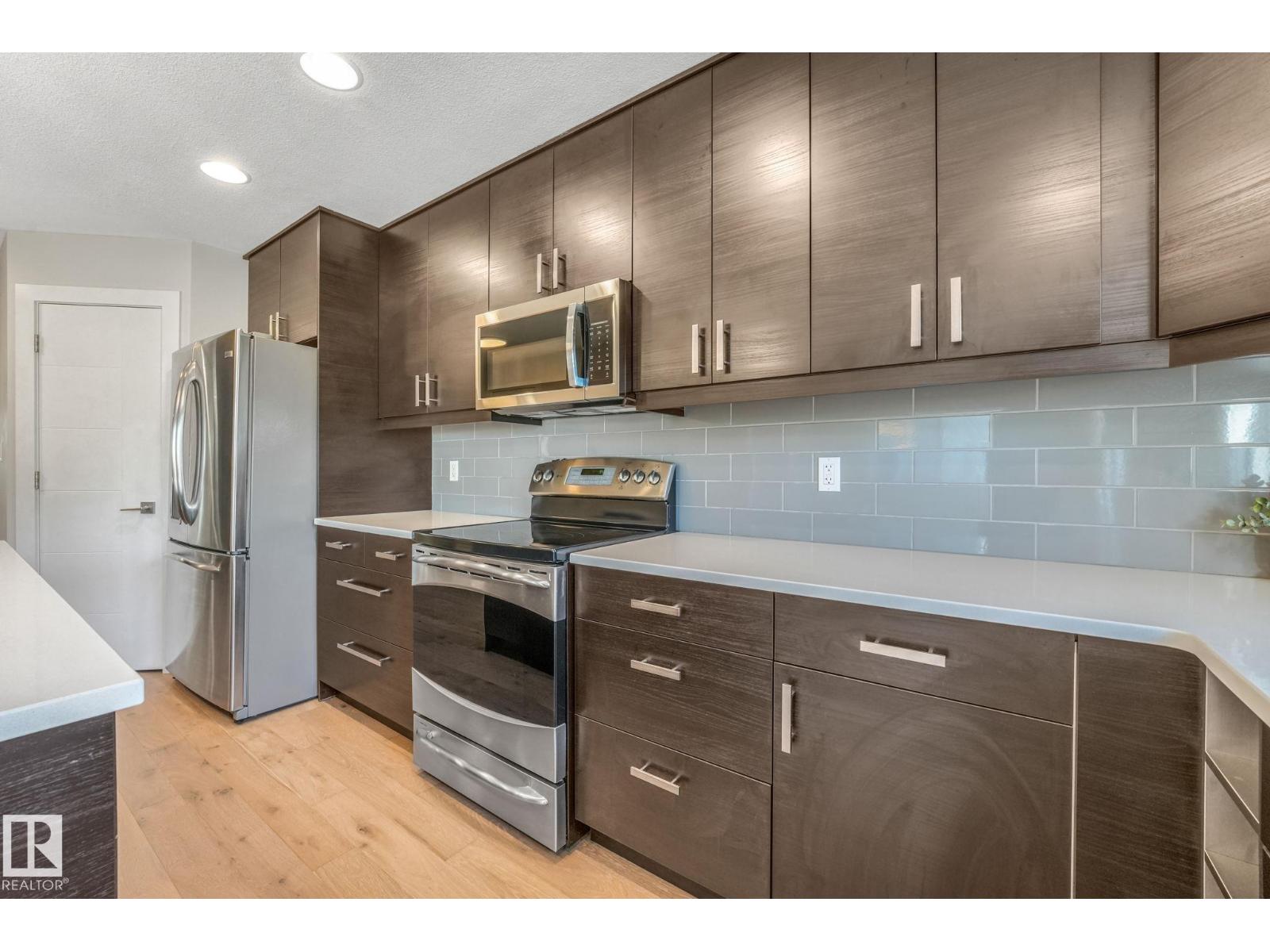 10433 70 AV NW - 9