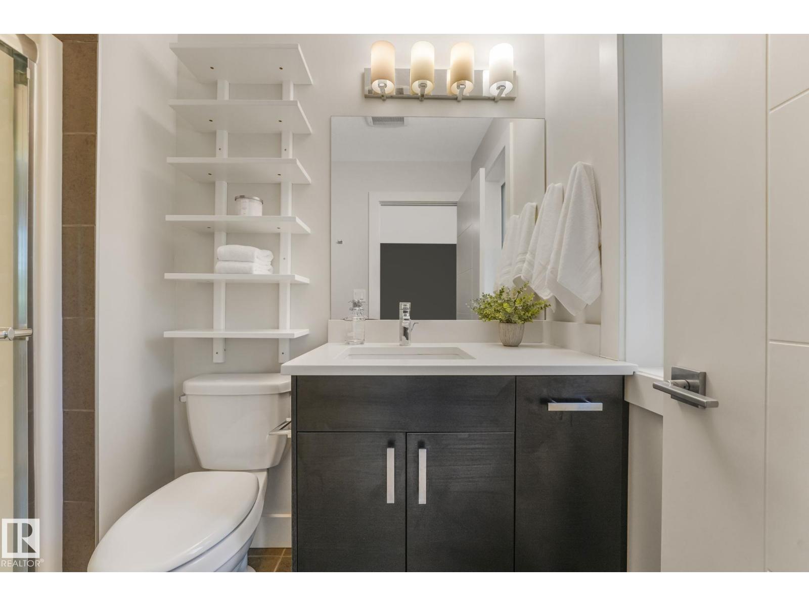 10433 70 AV NW - 25