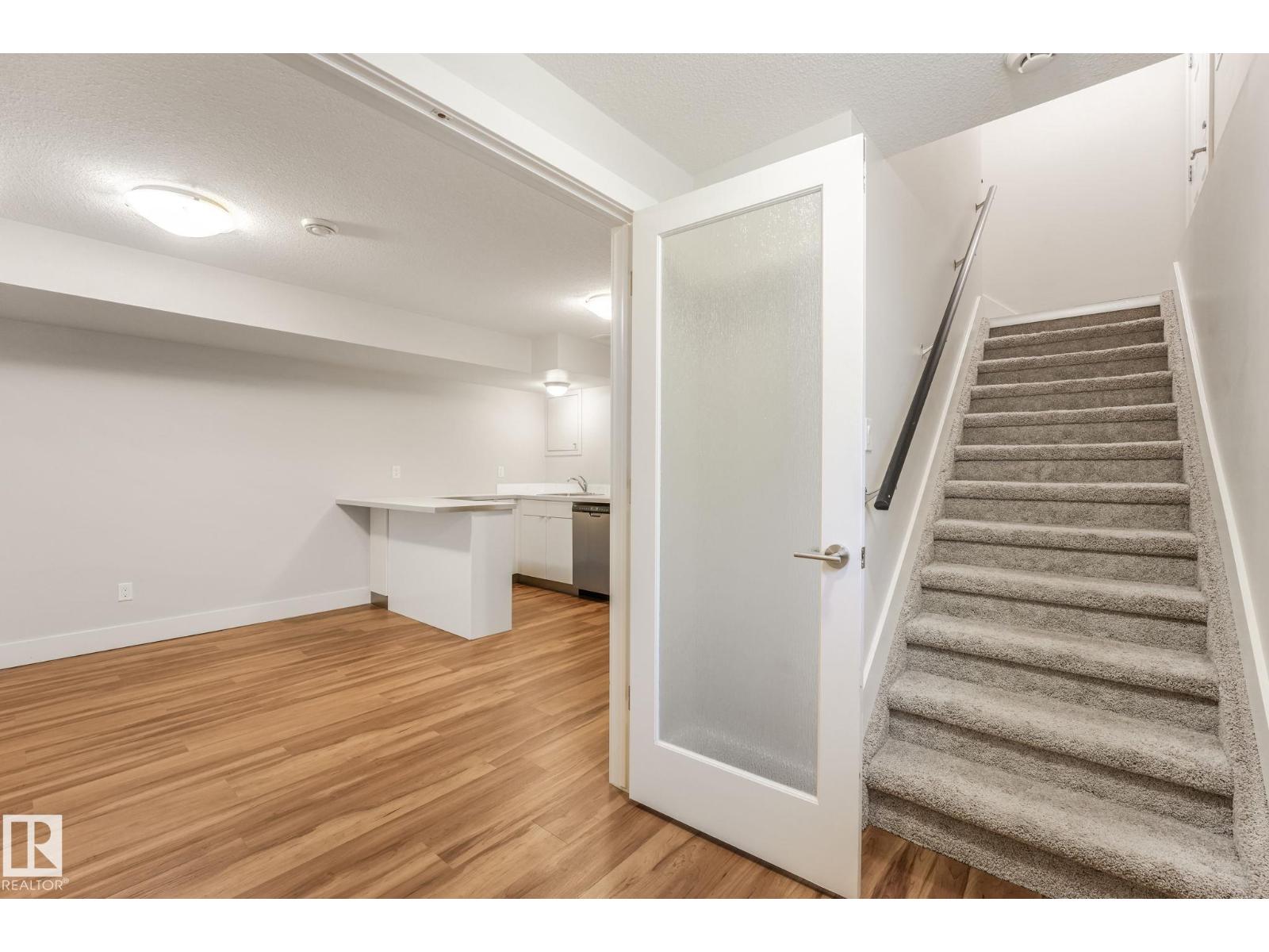 10433 70 AV NW - 38