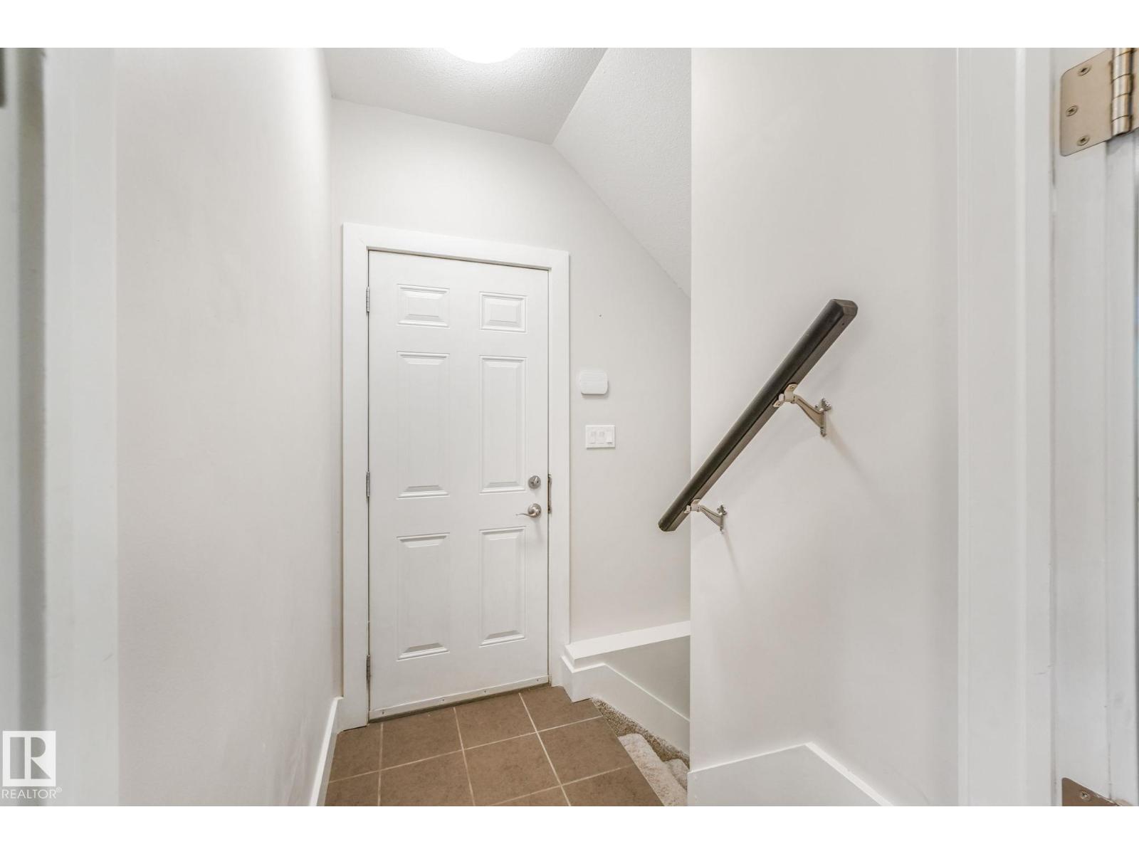 10433 70 AV NW - 37