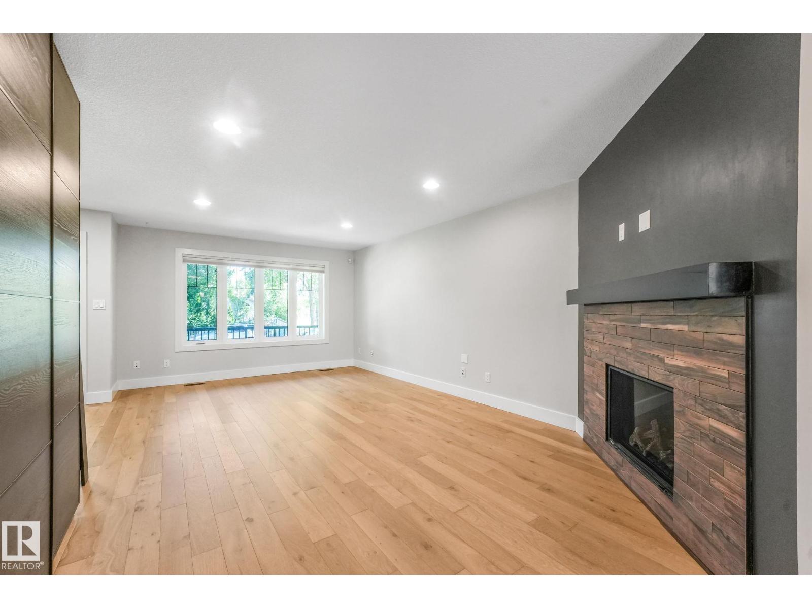 10433 70 AV NW - 18