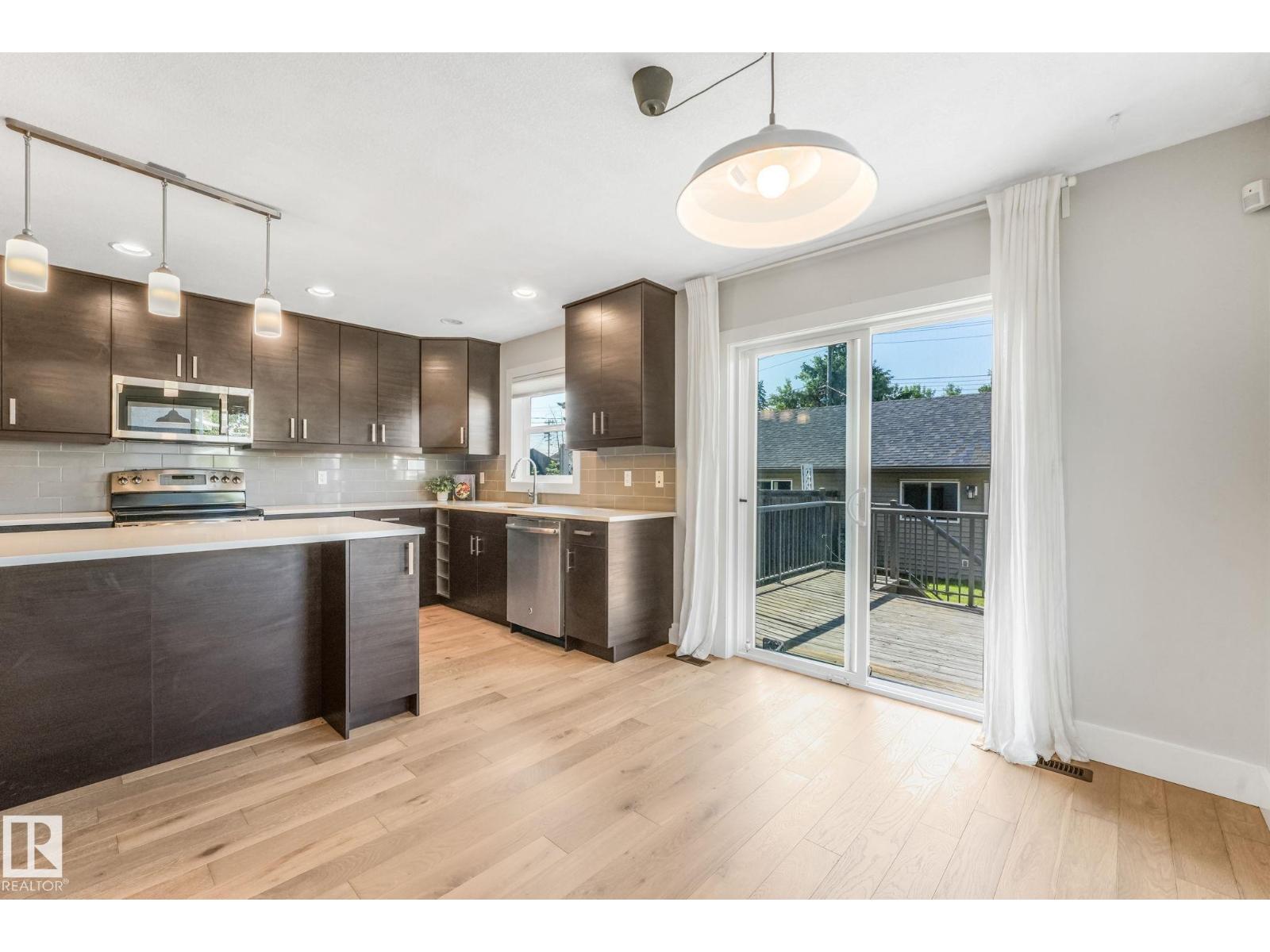10433 70 AV NW - 12