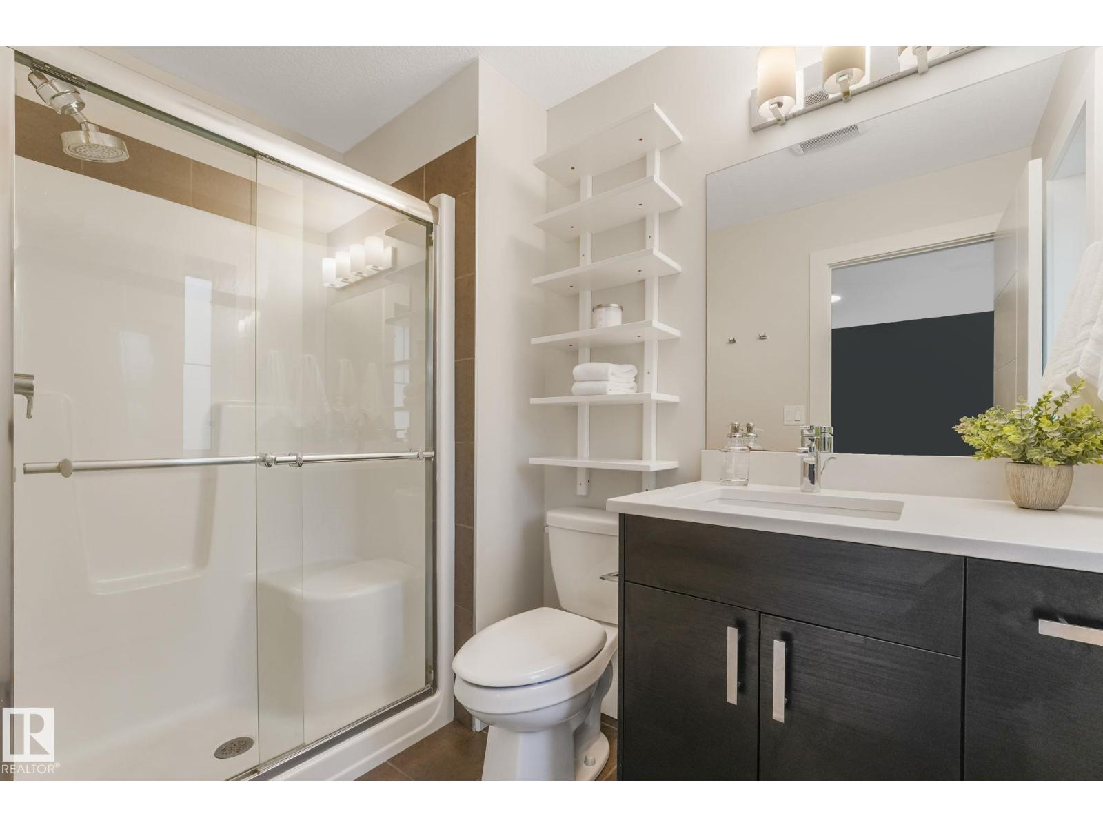 10433 70 AV NW - 24