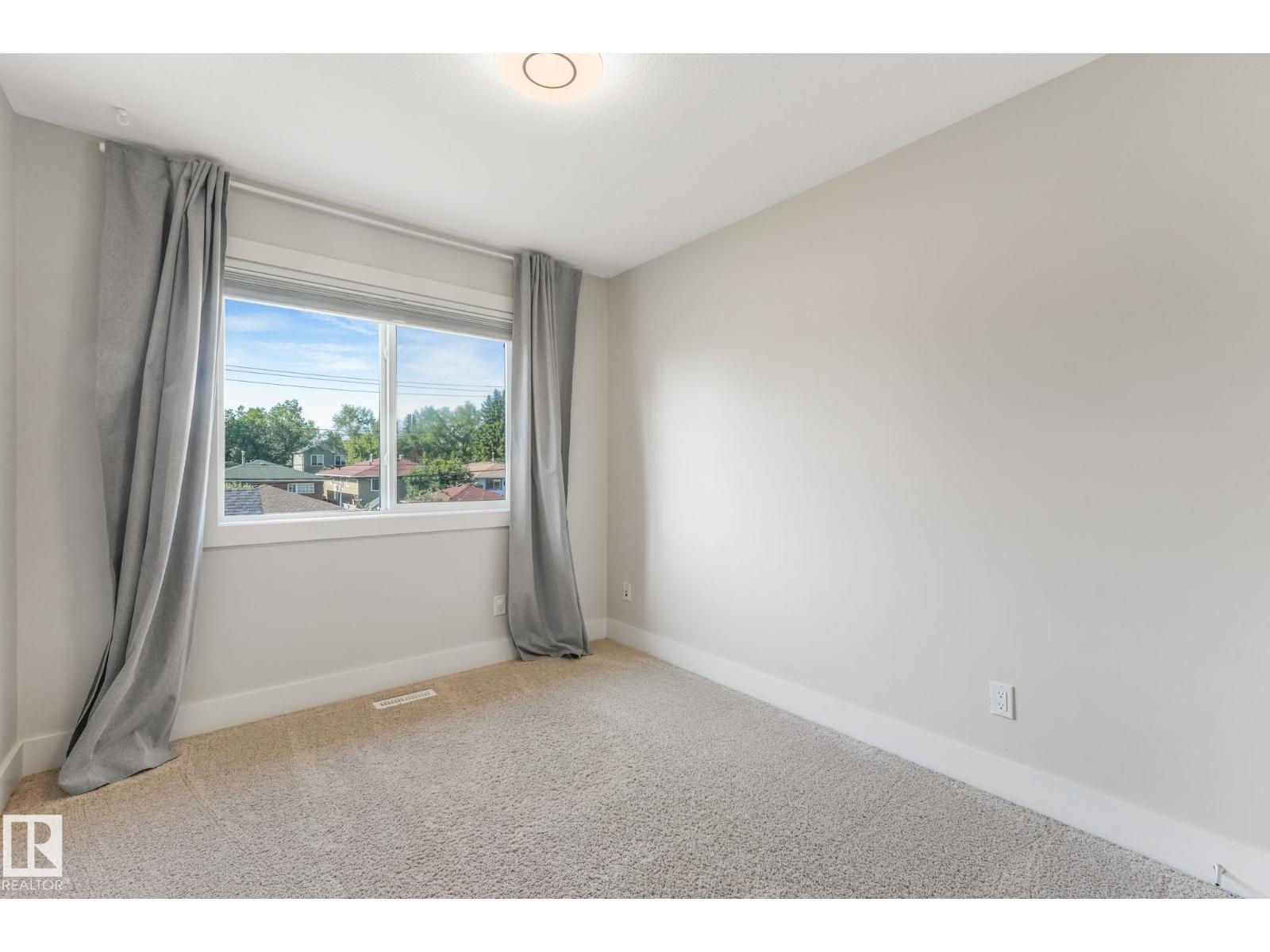 10433 70 AV NW - 32