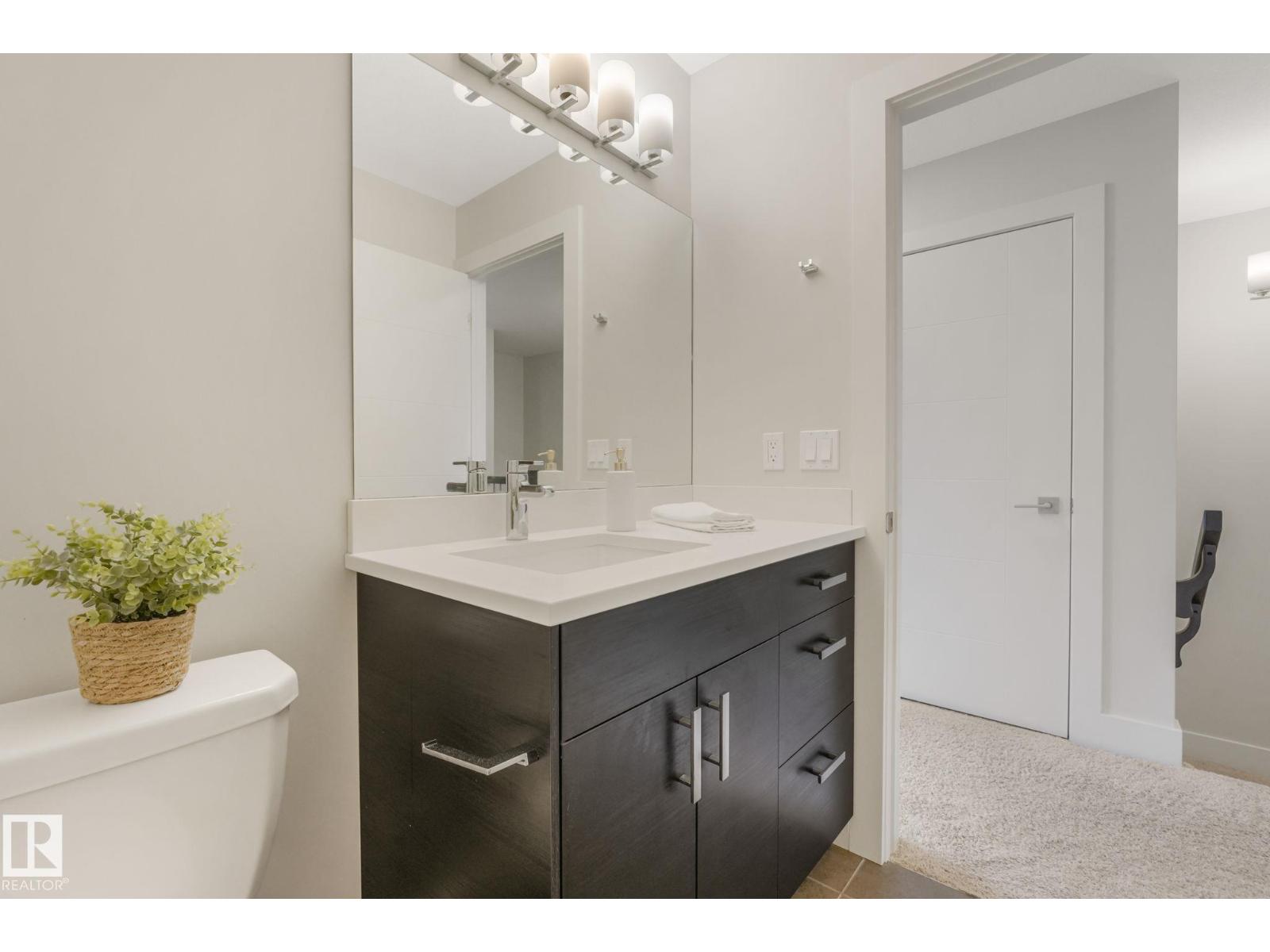 10433 70 AV NW - 35