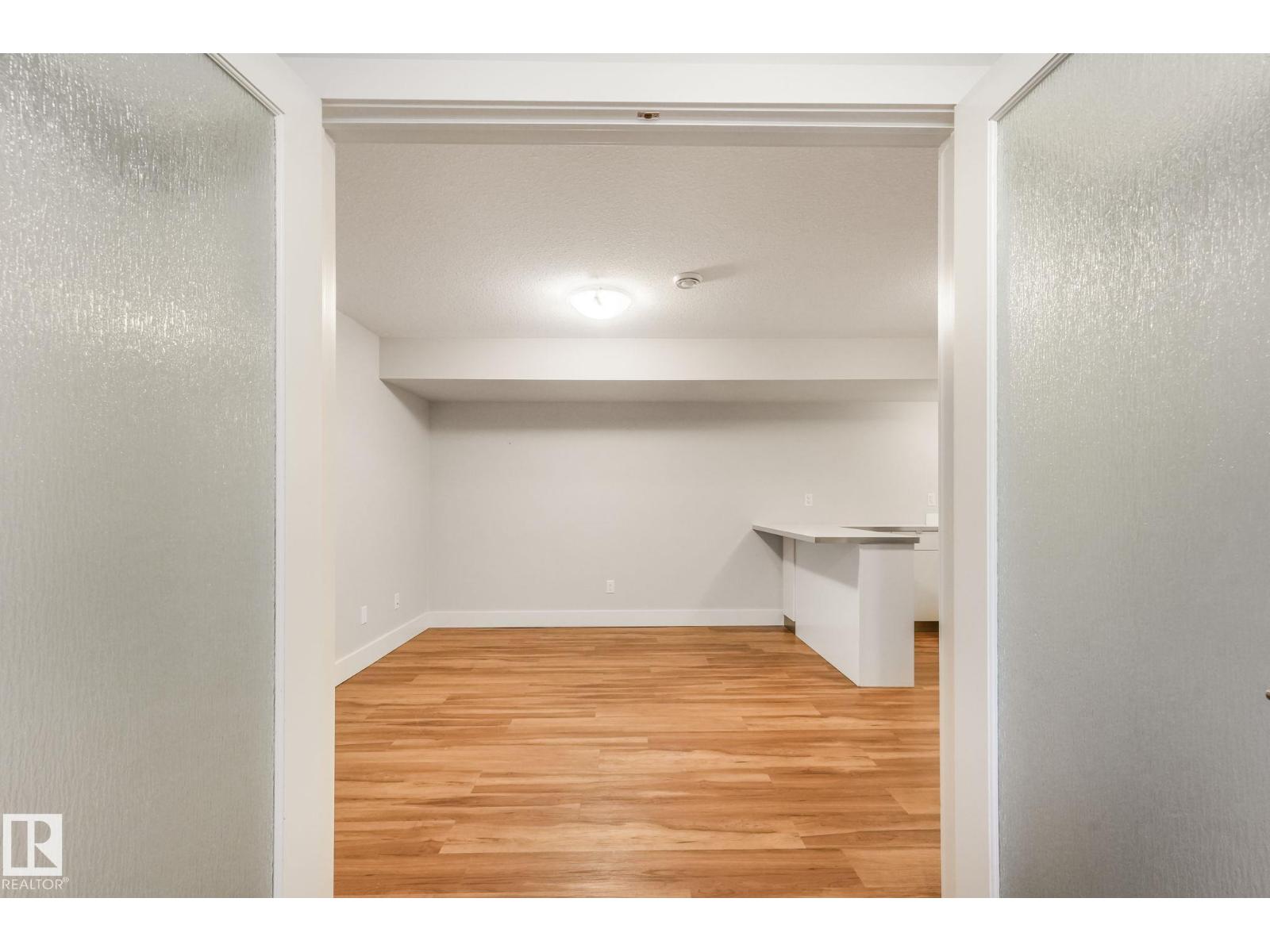 10433 70 AV NW - 39