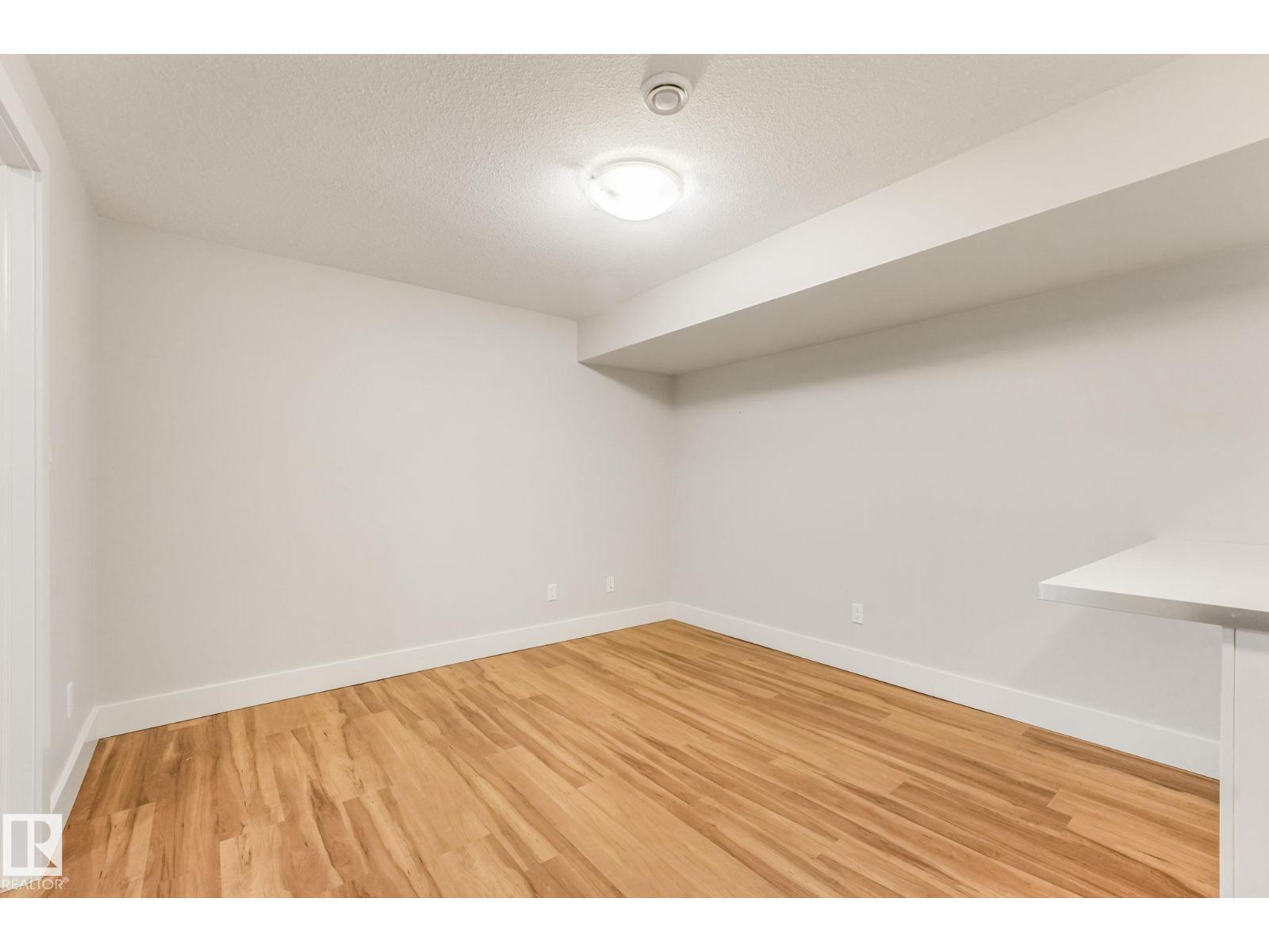 10433 70 AV NW - 41