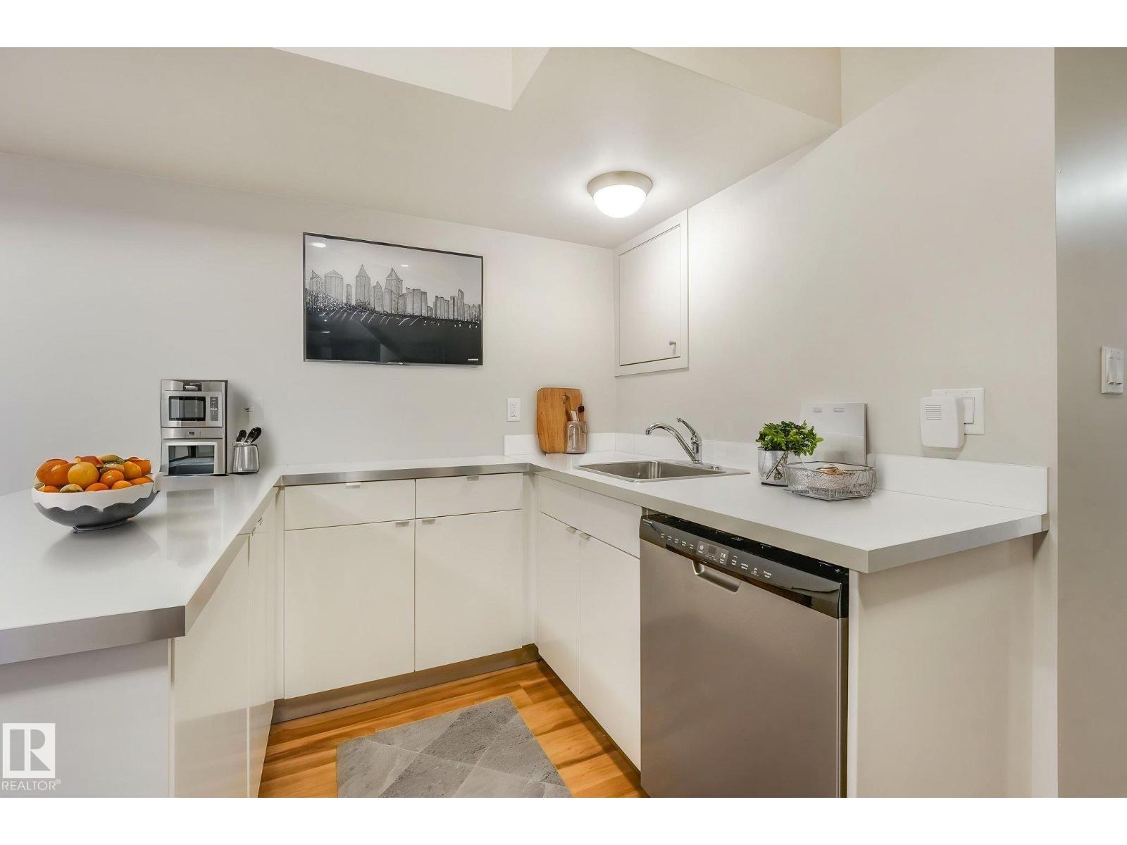 10433 70 AV NW - 46