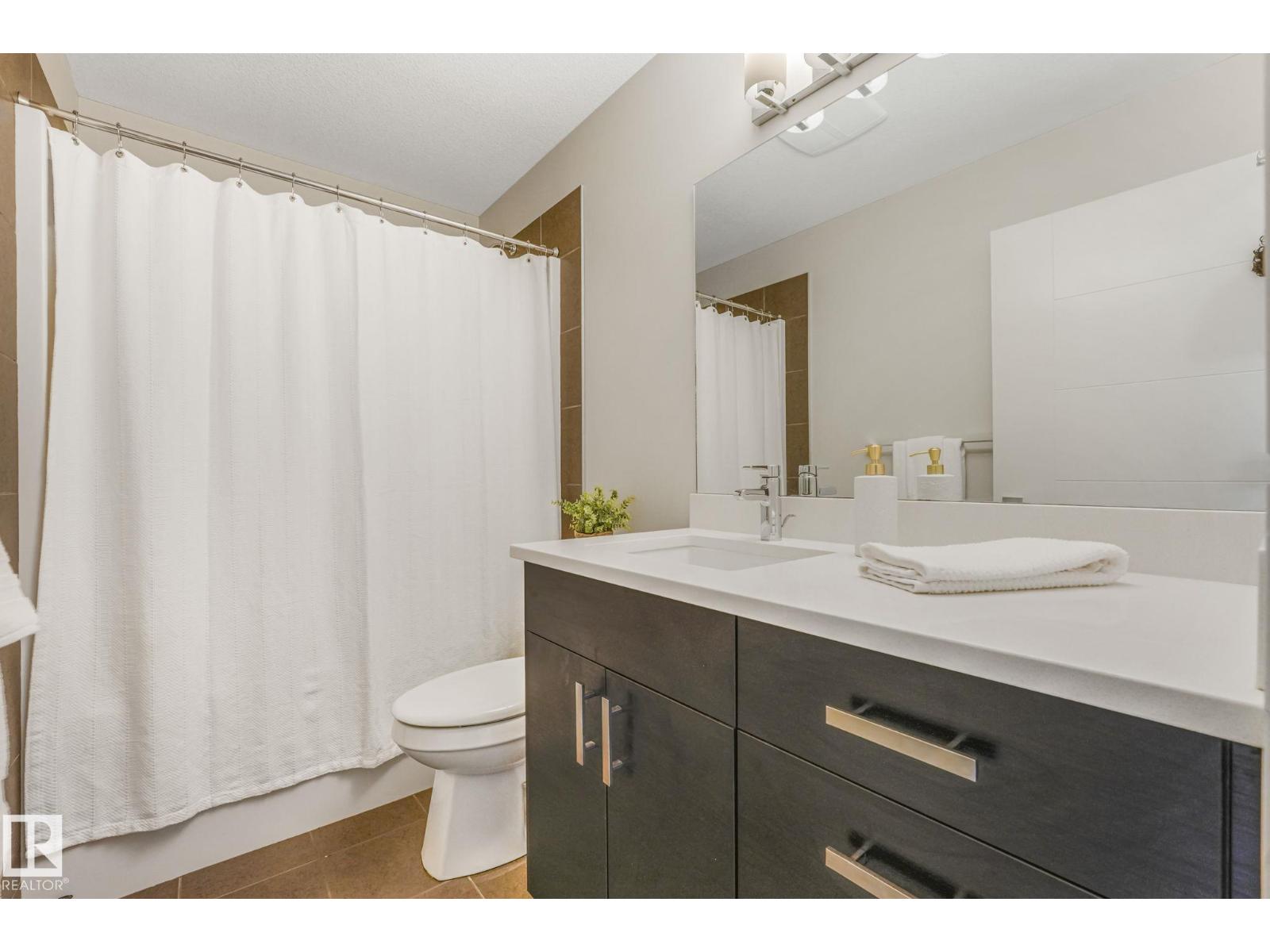10433 70 AV NW - 34