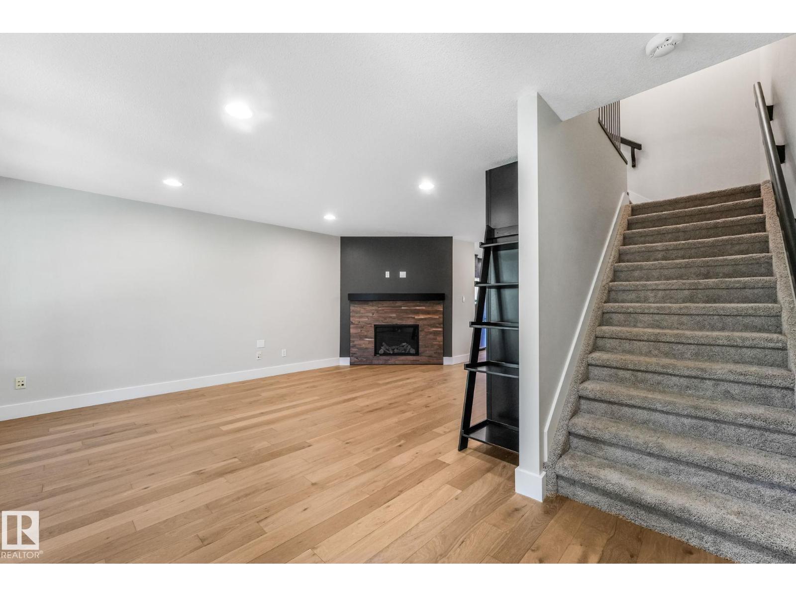 10433 70 AV NW - 20
