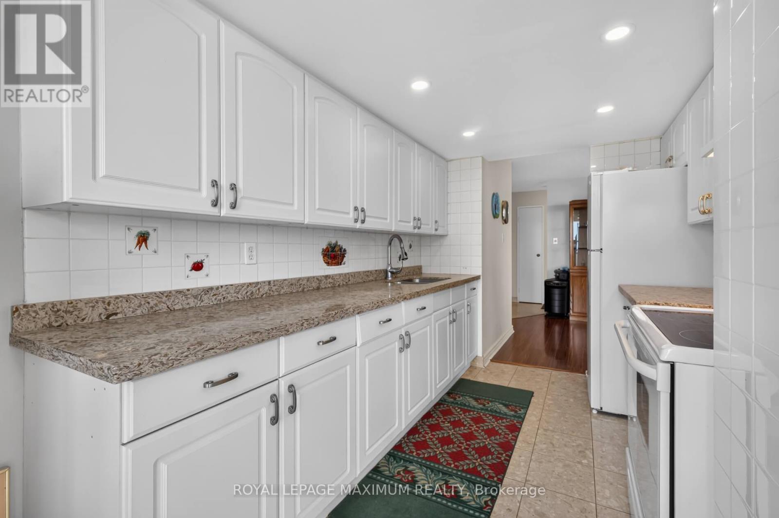 #717 5 ROWNTREE ROAD - 18