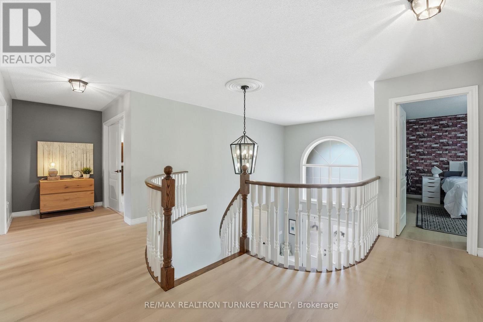 818 EXCELLER CIRCLE - 18