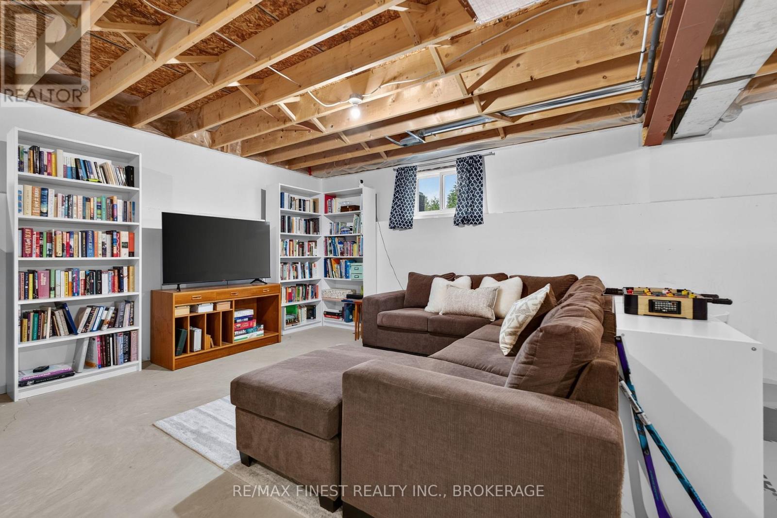 28 PARK CRESCENT - Image 18
