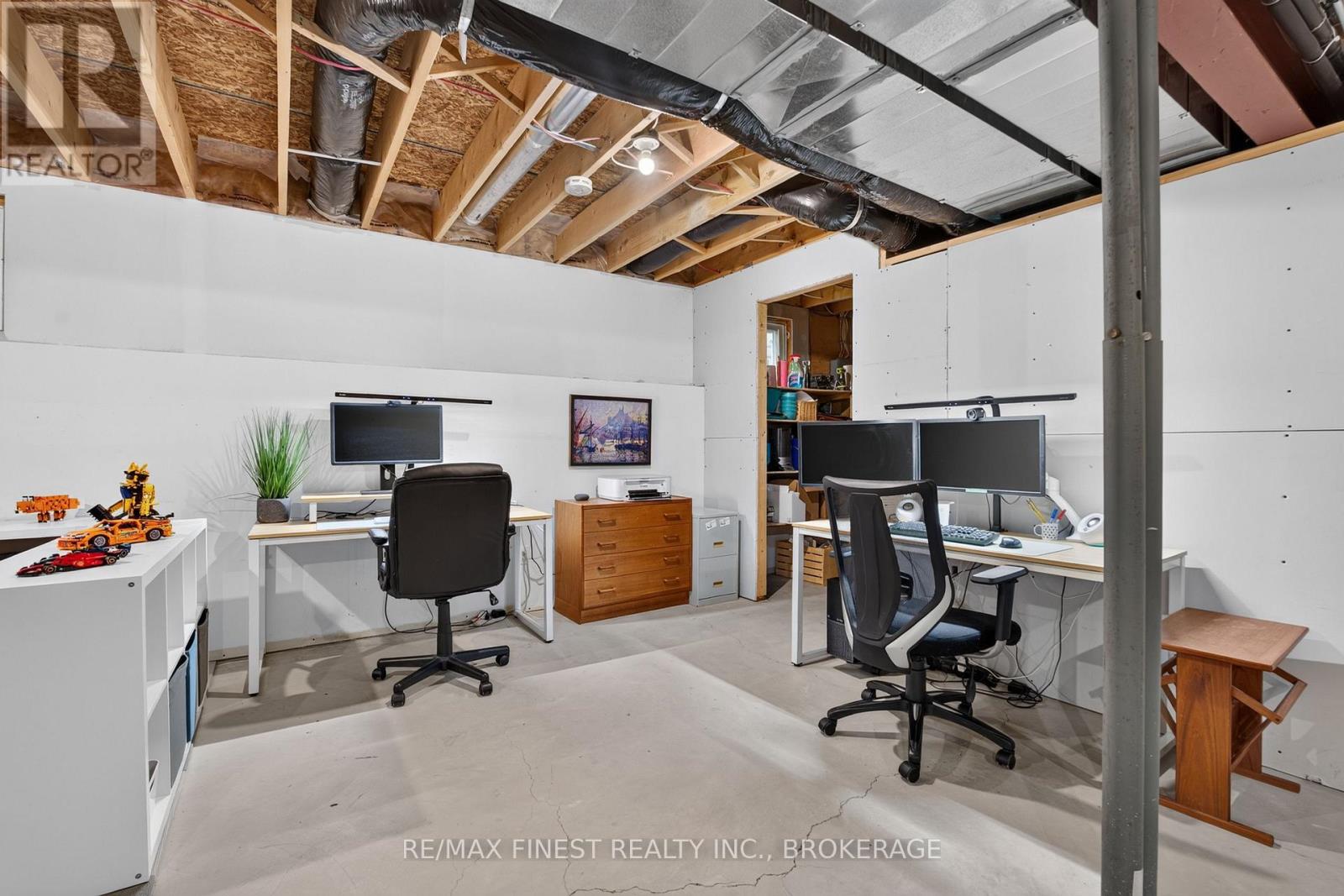 28 PARK CRESCENT - Image 19