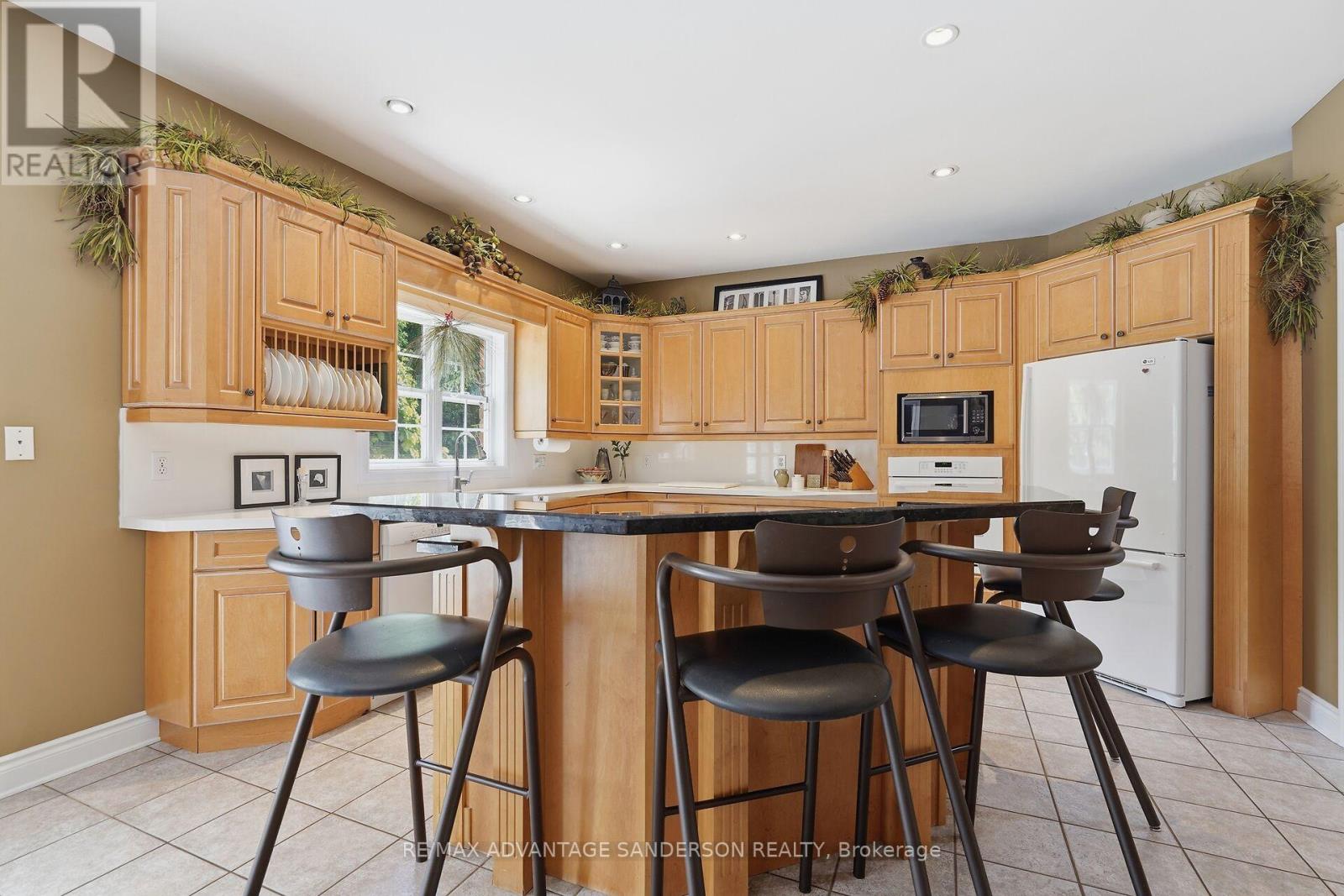 1796 GAINSBOROUGH ROAD - 19