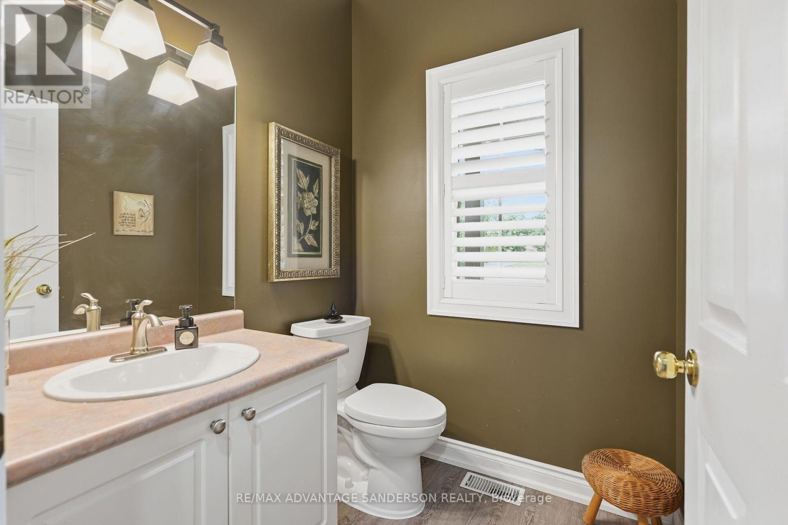 1796 GAINSBOROUGH ROAD - 25