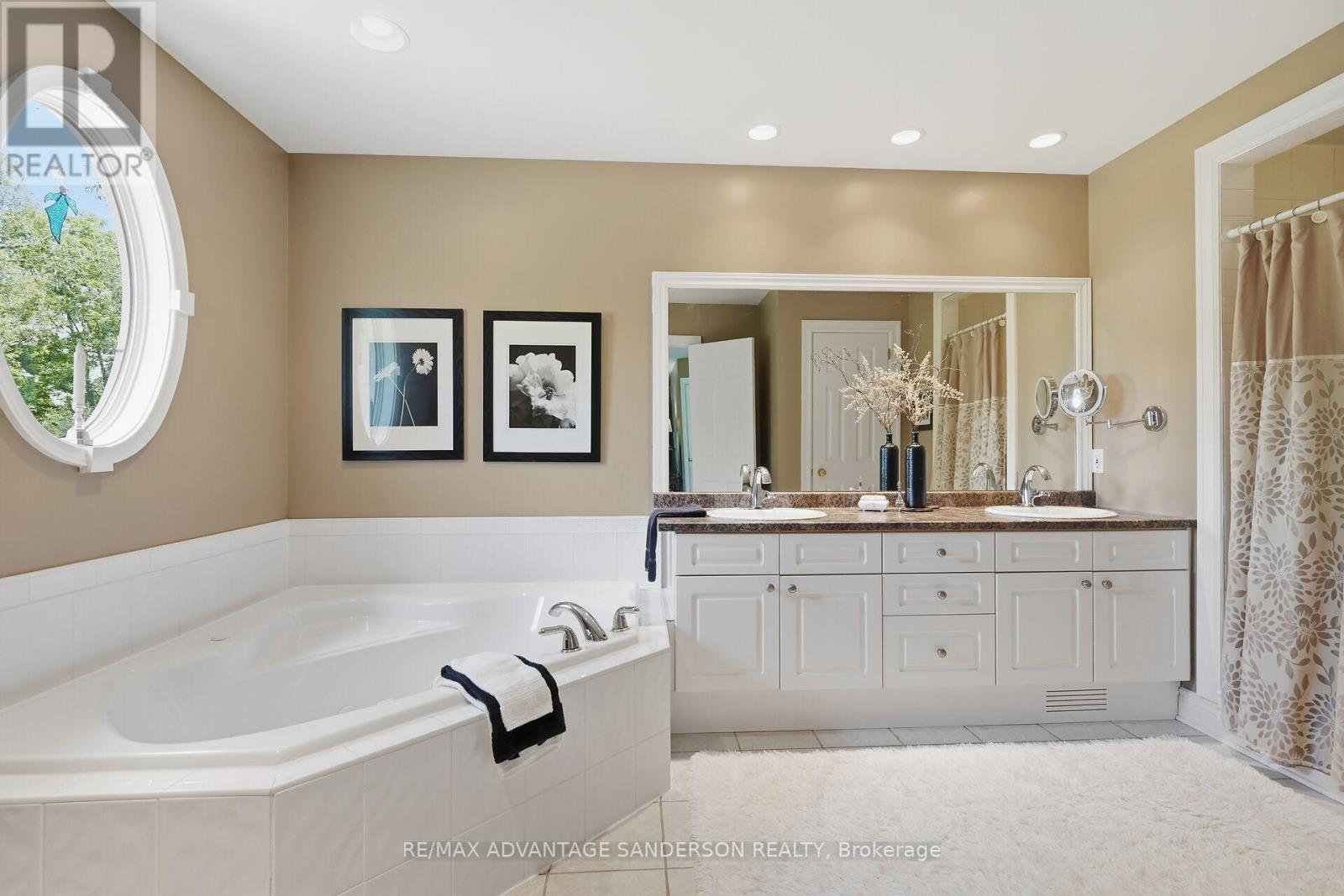 1796 GAINSBOROUGH ROAD - 27